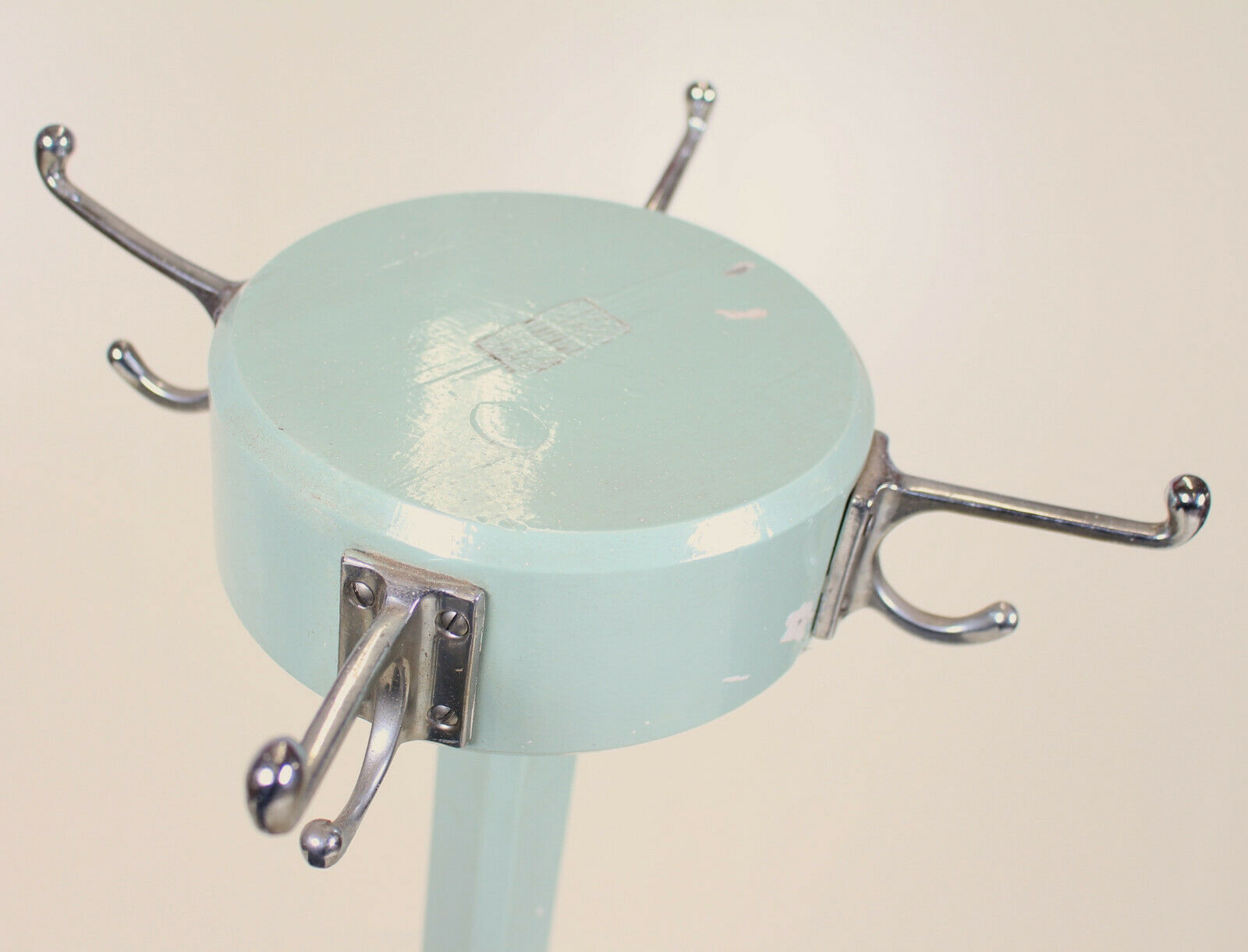 Coat hanger of the twentieth century