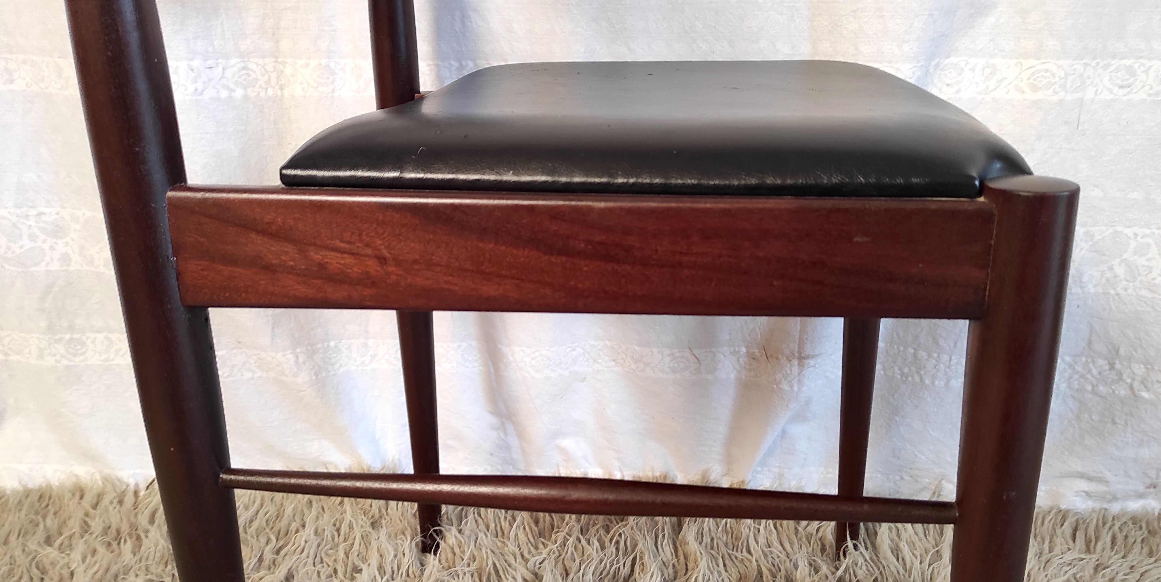 Chaise style scandinave en bois massif années 60
