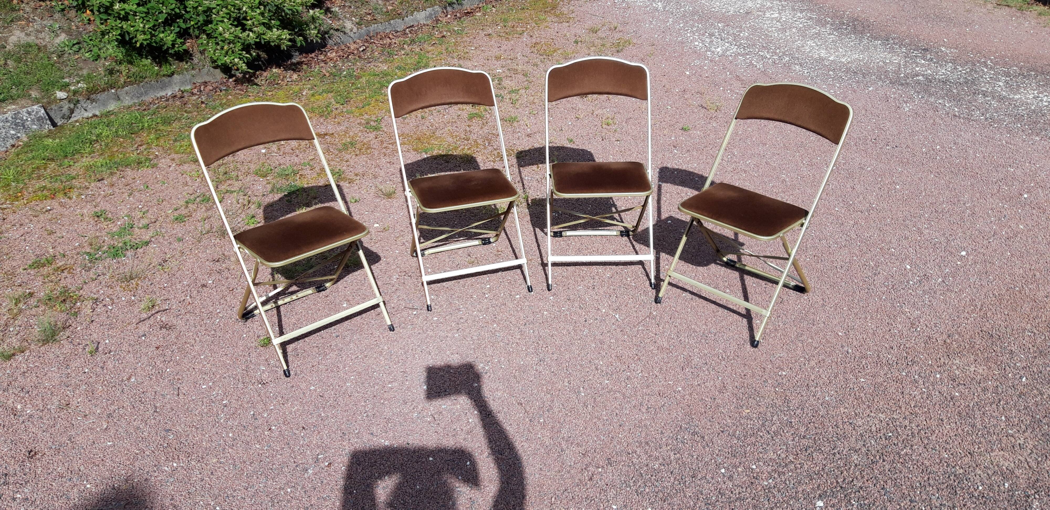Set of 4 folding chairs