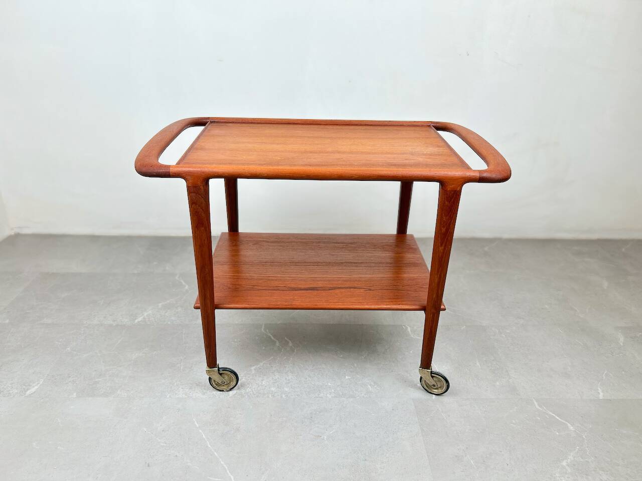 Chariot à thé Modèle 44 par Niels Otto Møller