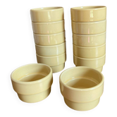 Set of 12 high-resistance stoneware ramekins.