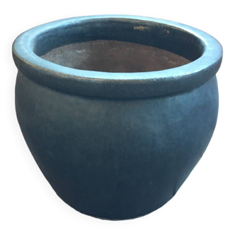 Black enameled pot