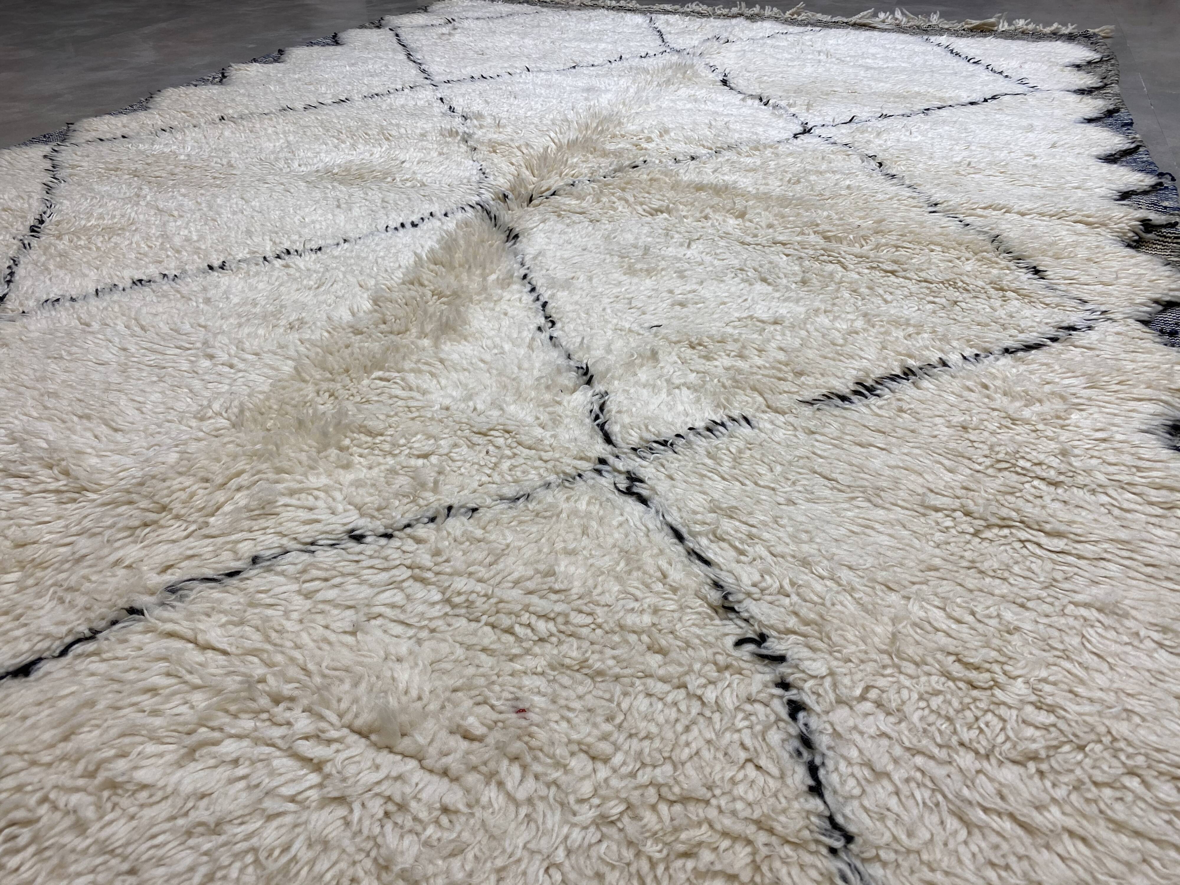 White/black berbere wool carpet 170x250cm