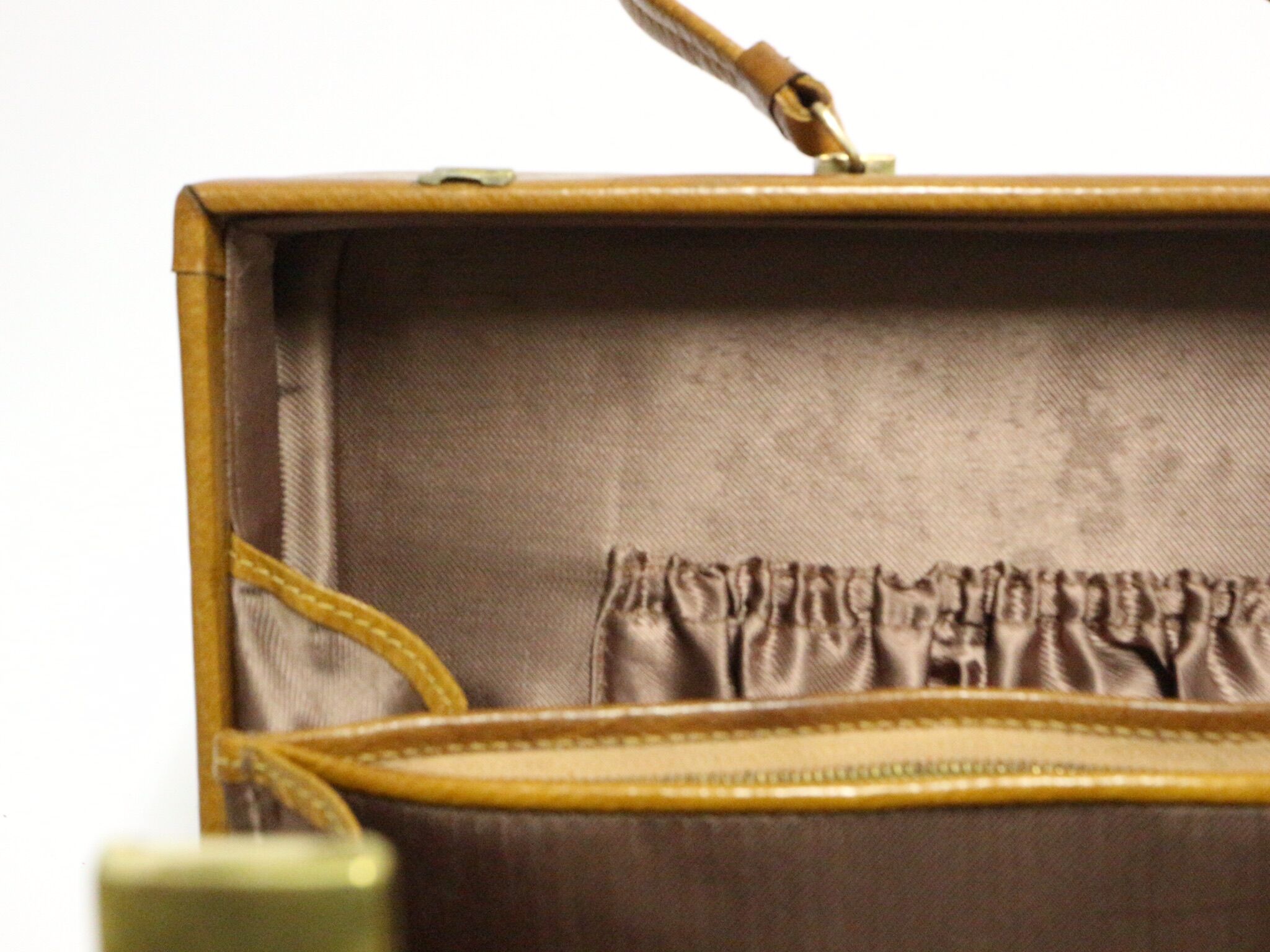 Set three vintage leather suitcases