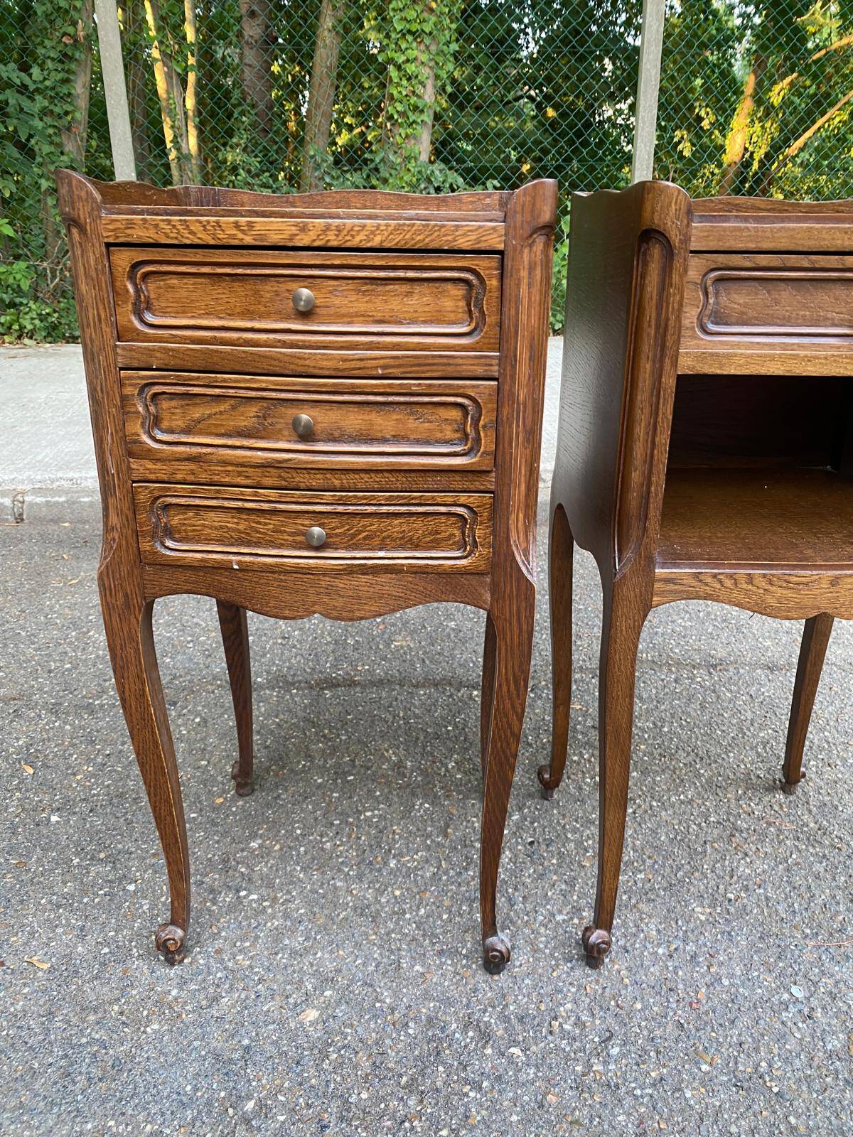 2 Louis XV bedside tables made of curved solid oak with drawers from 1960.