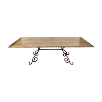 Large provenonal table