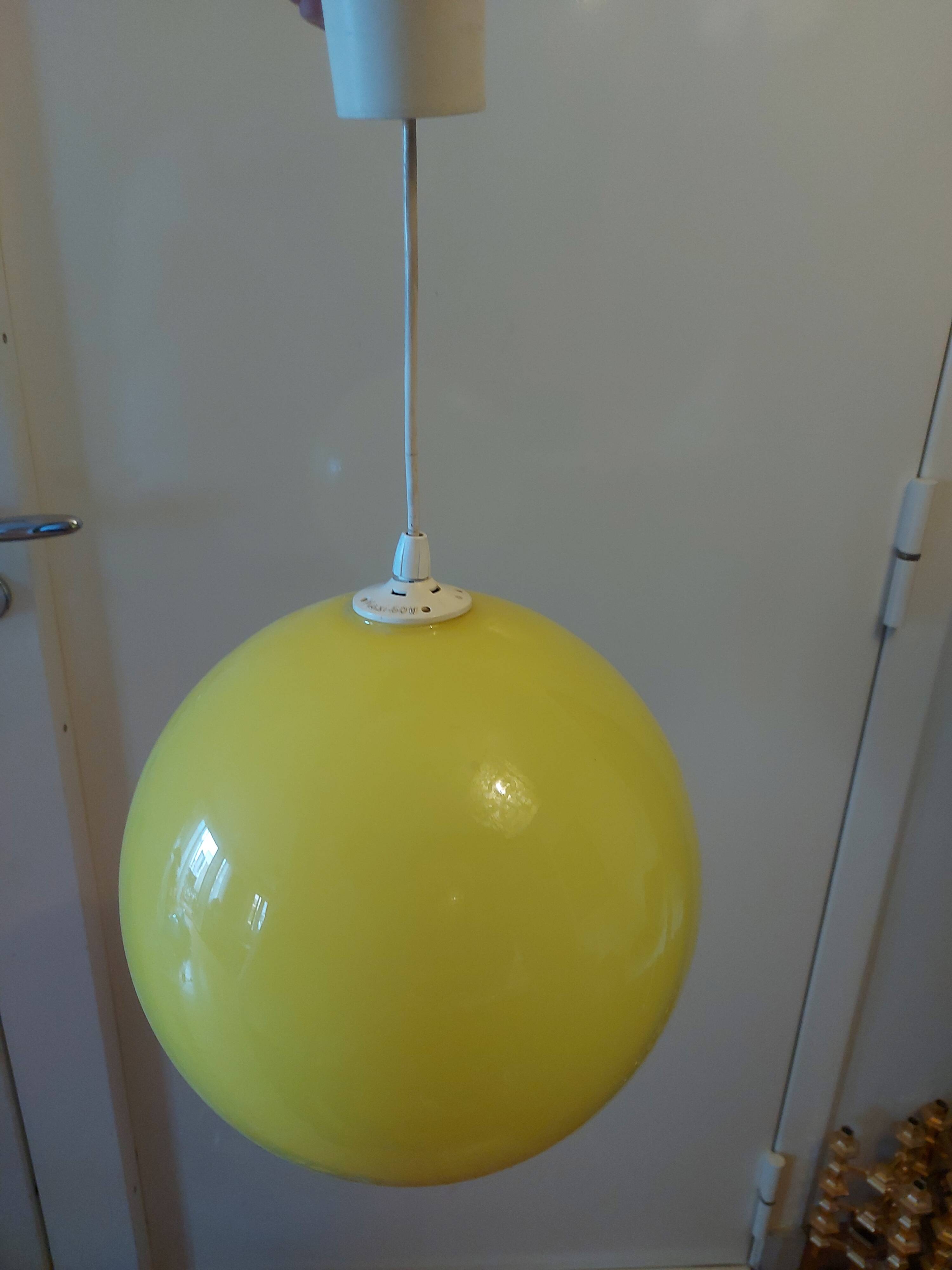 Vintage suspension 70'S in yellow opaline
