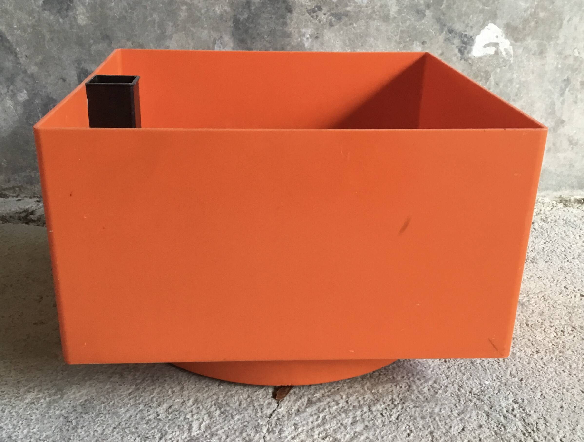 Jardinière à roulettes Grosfillex en plastique orange - vintage 1970