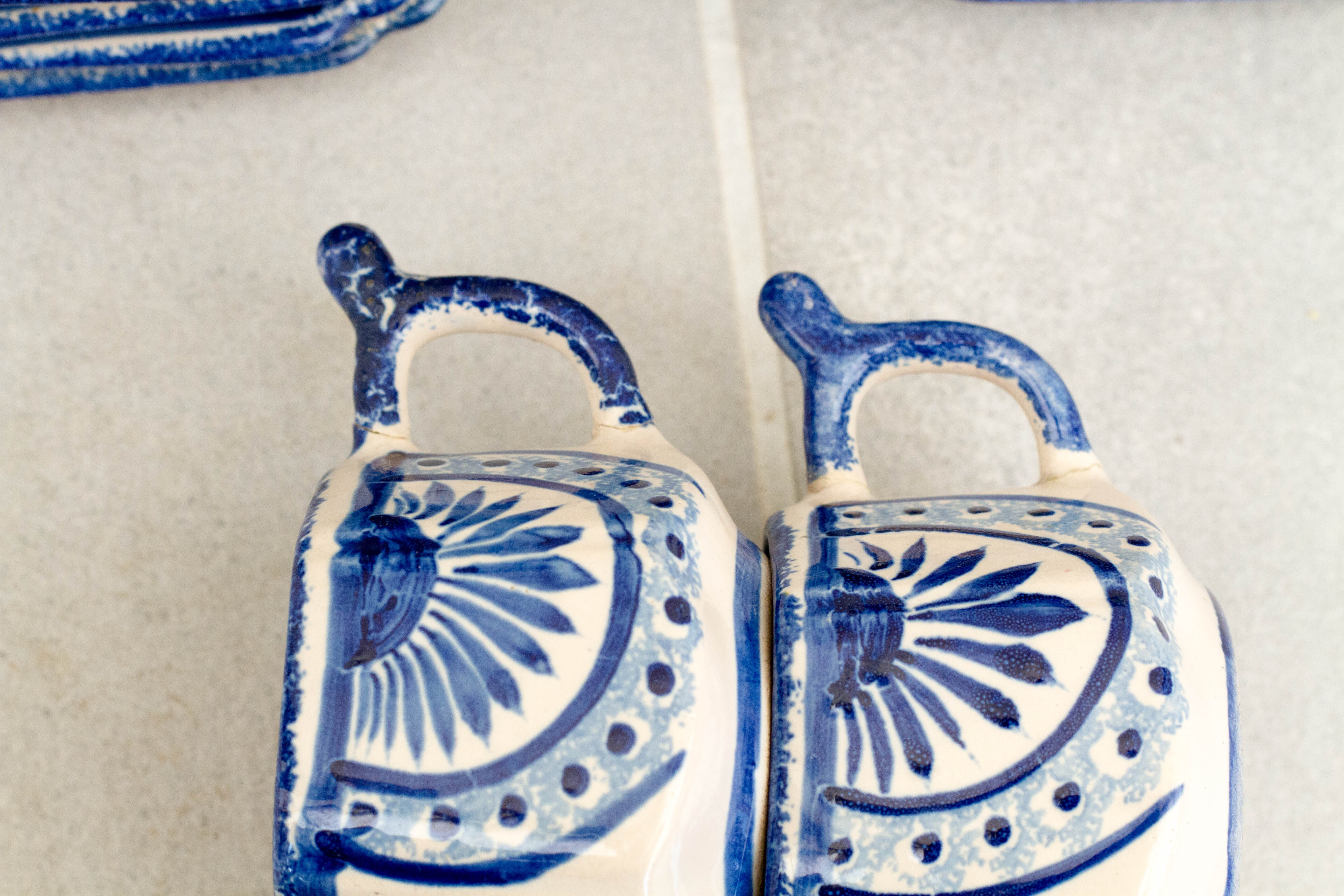 Quimper porcelain tea or coffee service signed Henriot from 76