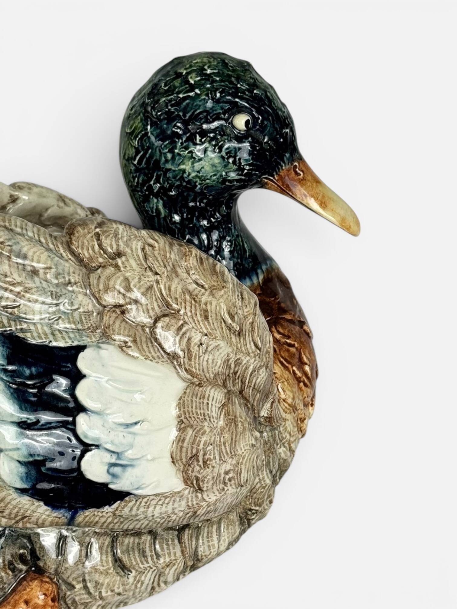 Majolica jardinière with duck decoration, 19th century.