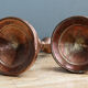 Paire de bougeoirs anciens, en cuivre