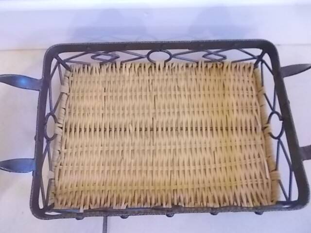 Plateau de service en osier et fer