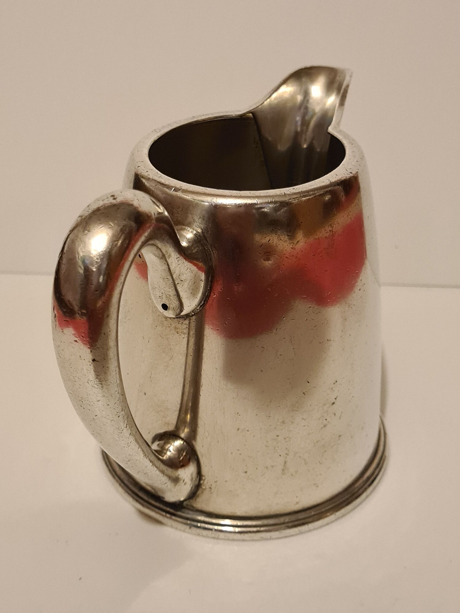 White Félix Frères metal milk pot in Toulouse