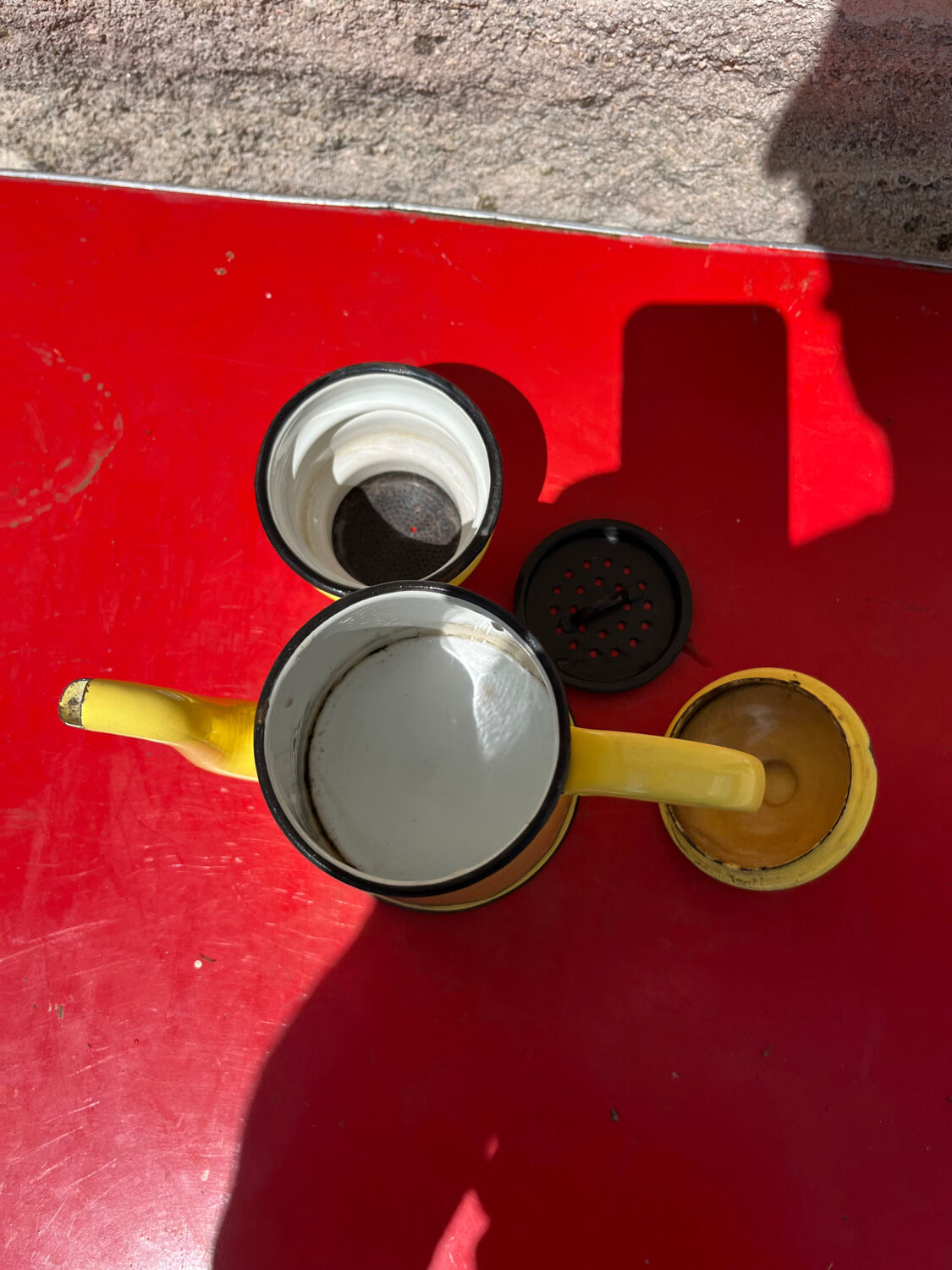 Enamelled coffee maker