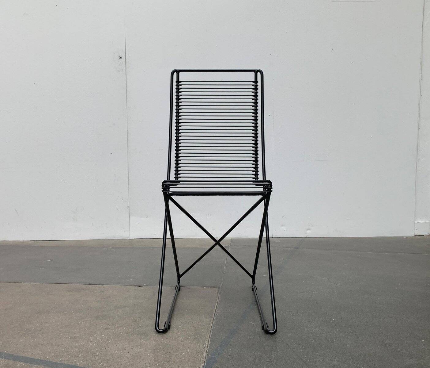 Set of black postmodern Kreuzschwinger chairs by Till Behrens for Schlubach, 1980s.