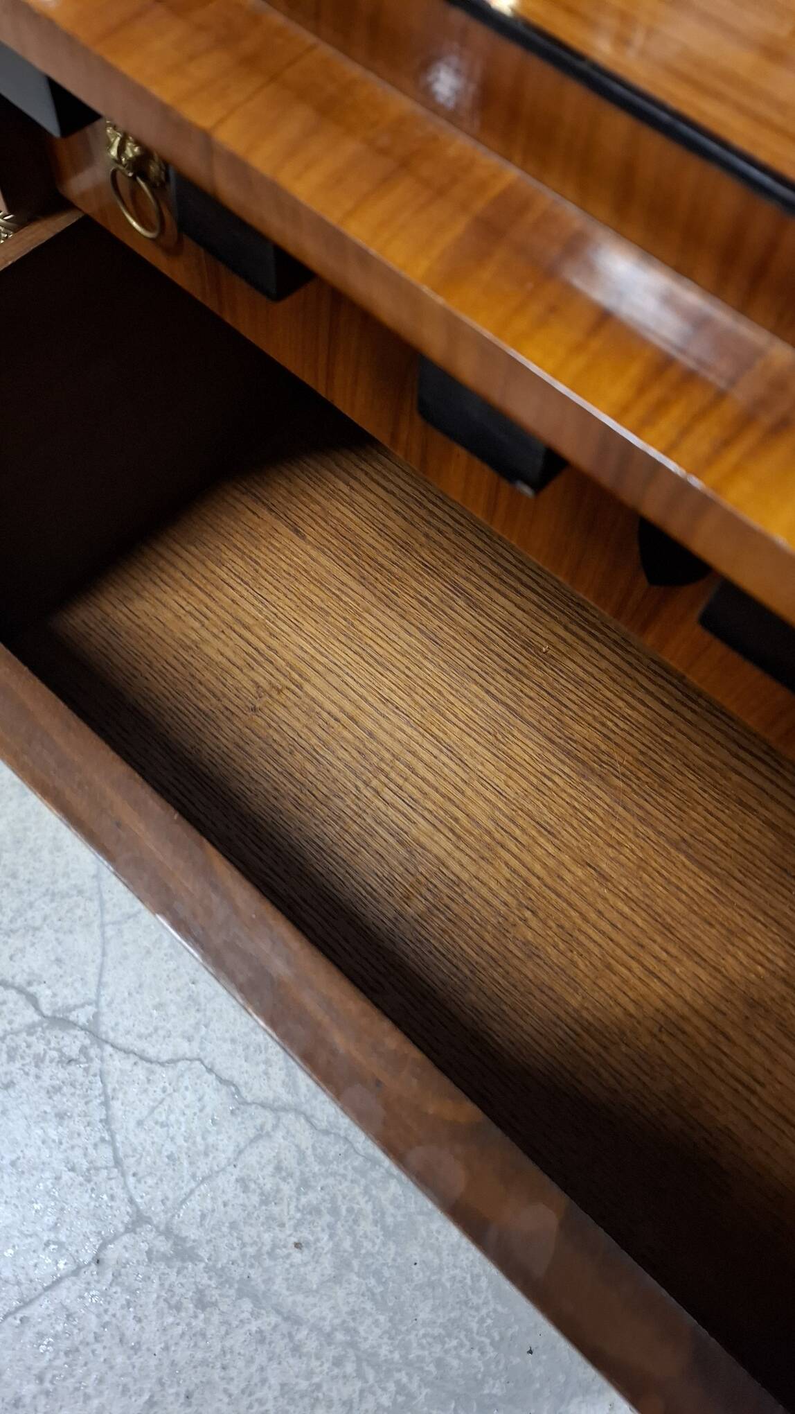 Commode de style empire