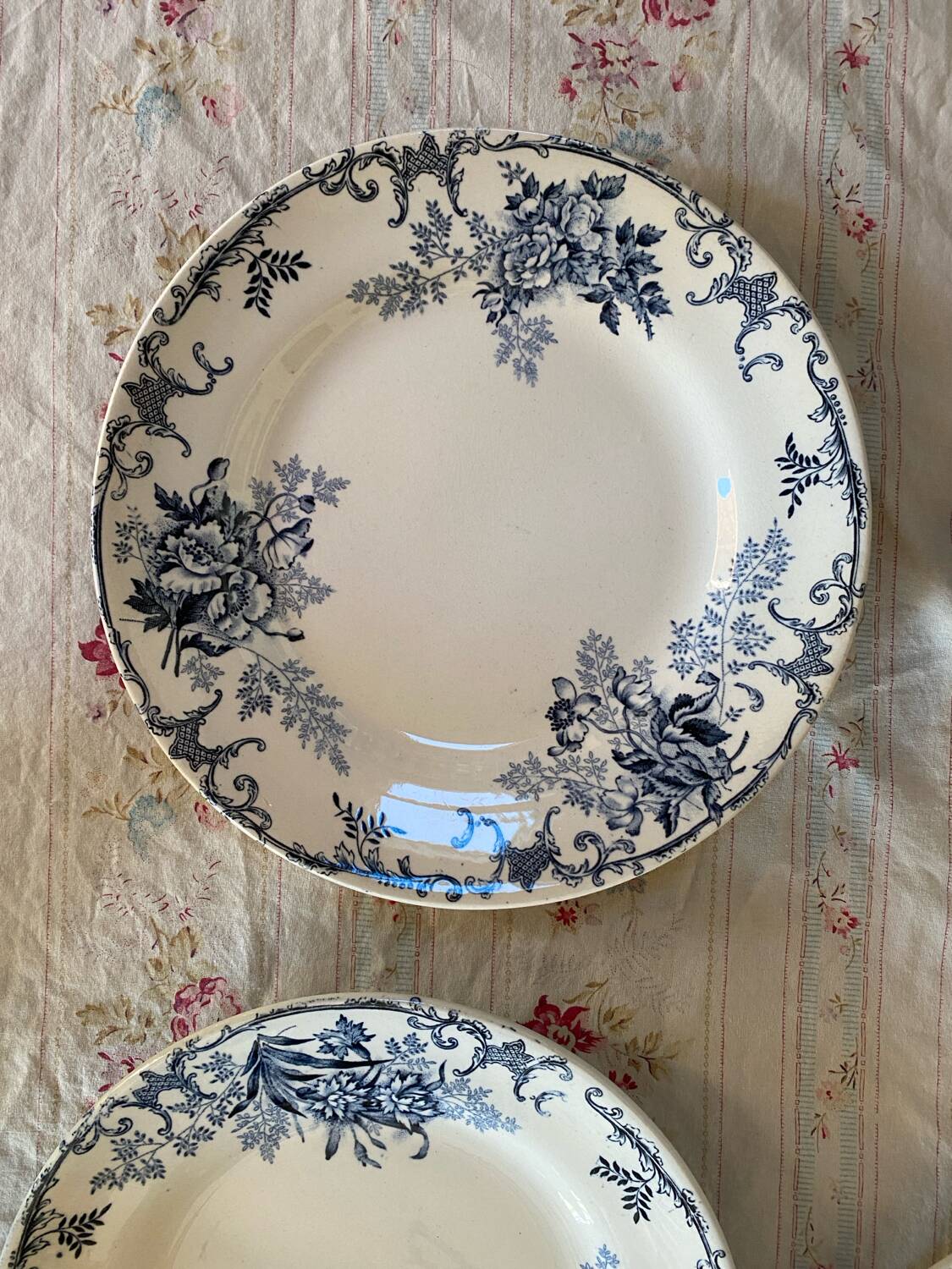 Set of 4 flat ironstone plates by Hippolyte Boulenger