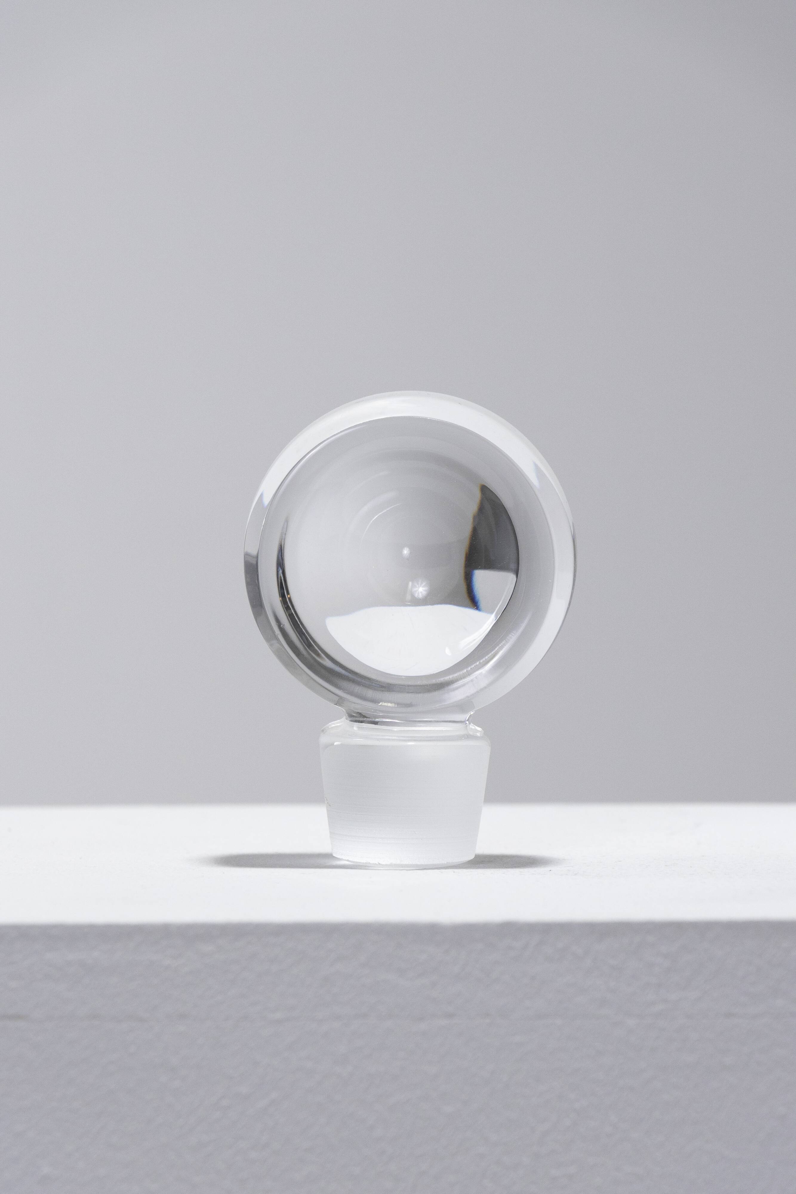 Flacon en verre moulé, 1940s