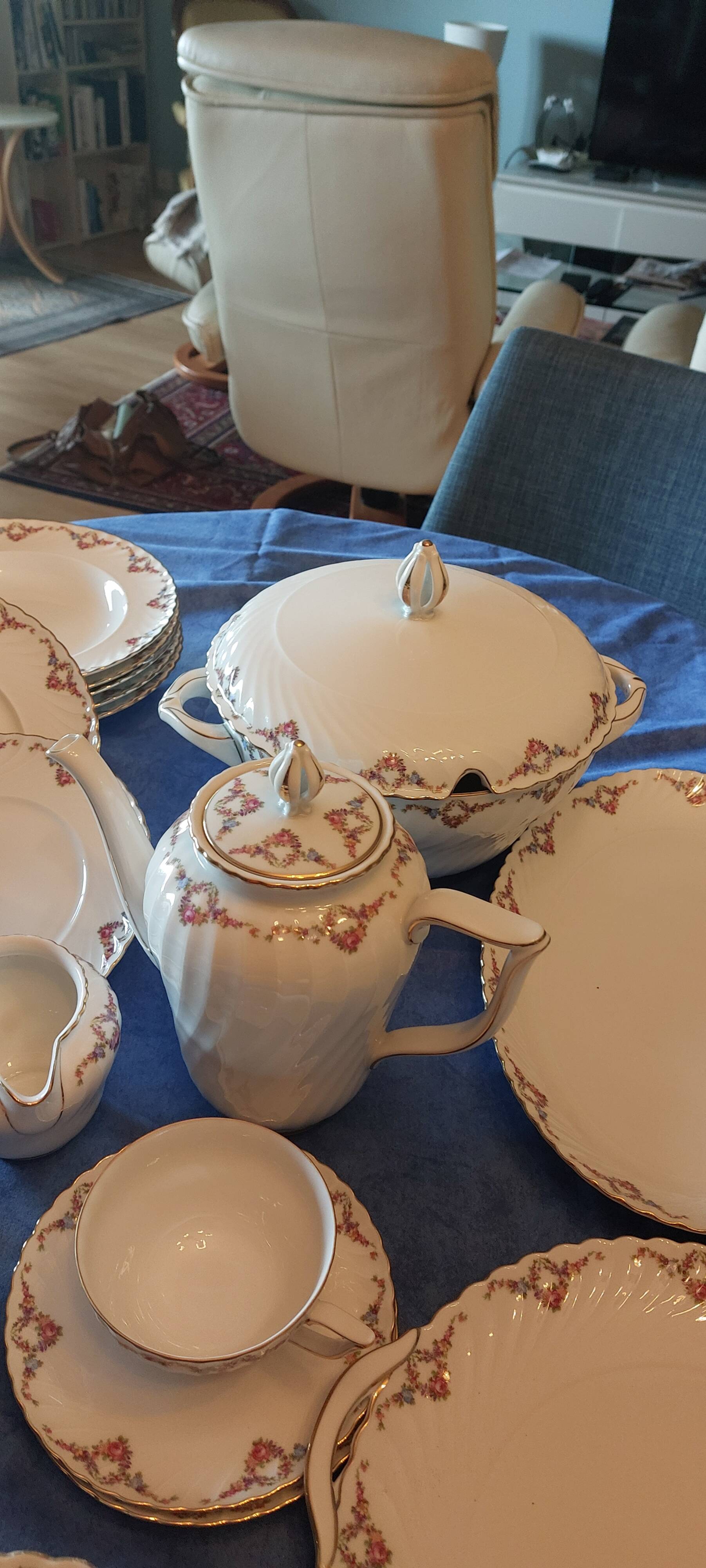 complete porcelain service table Royal Tattau Bavaria