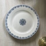 Ancien plat en porcelaine opaque de Gien modèle Montmorency