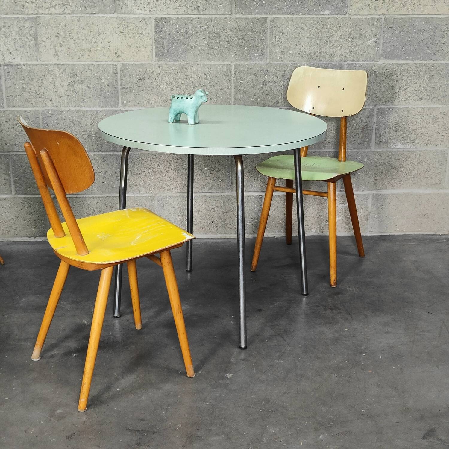 Round water green formica table 1960