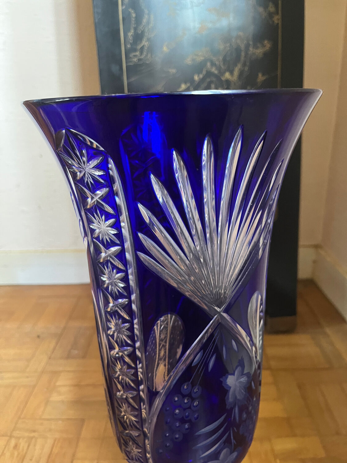 Monumental vase in Bohemian crystal – Cobalt blue – Hand-cut – 53