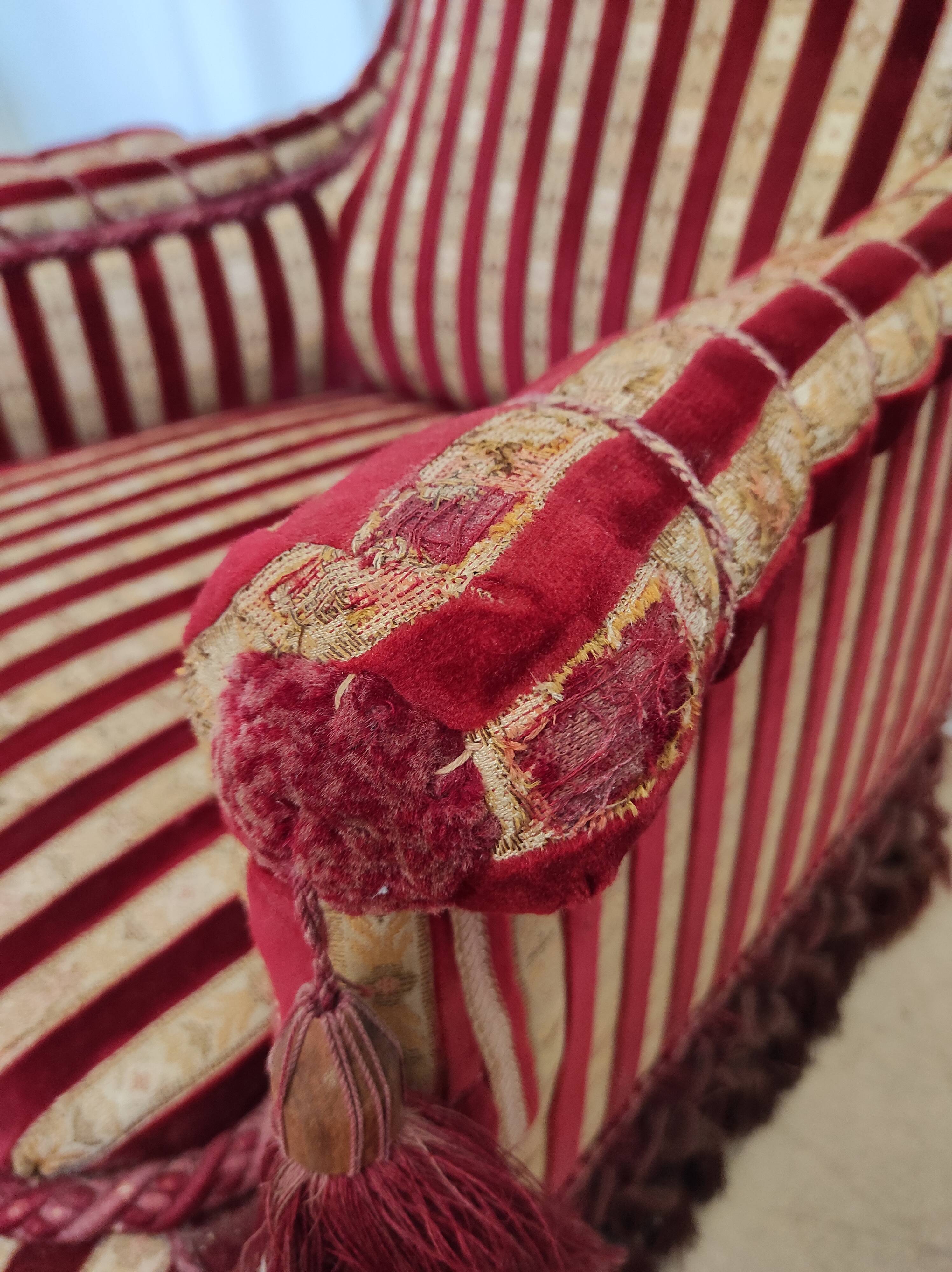 Salon Napoléon III in Jacquard-patterned velvet and trimnests