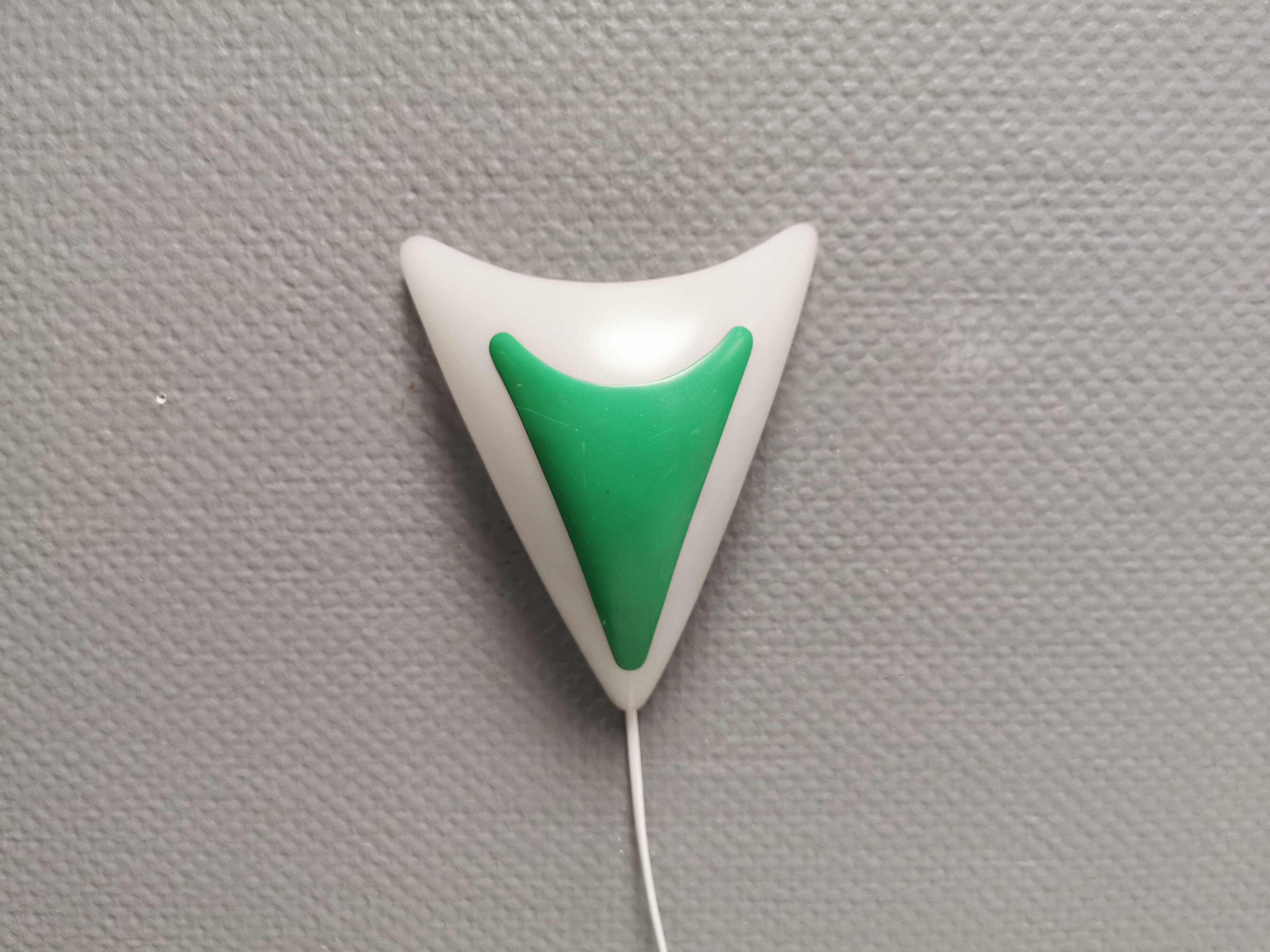 Beautiful and fun wall lamp, in hard pressed white plastic danish 1980s