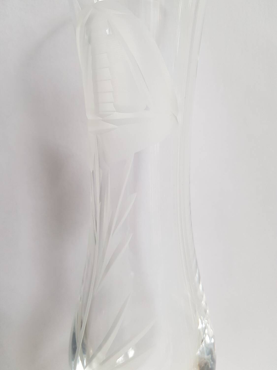 Vase soliflore en cristal taillé Baccarat Klein Bertrichamps