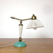 Lampe en laiton et métal laqué des années 50.