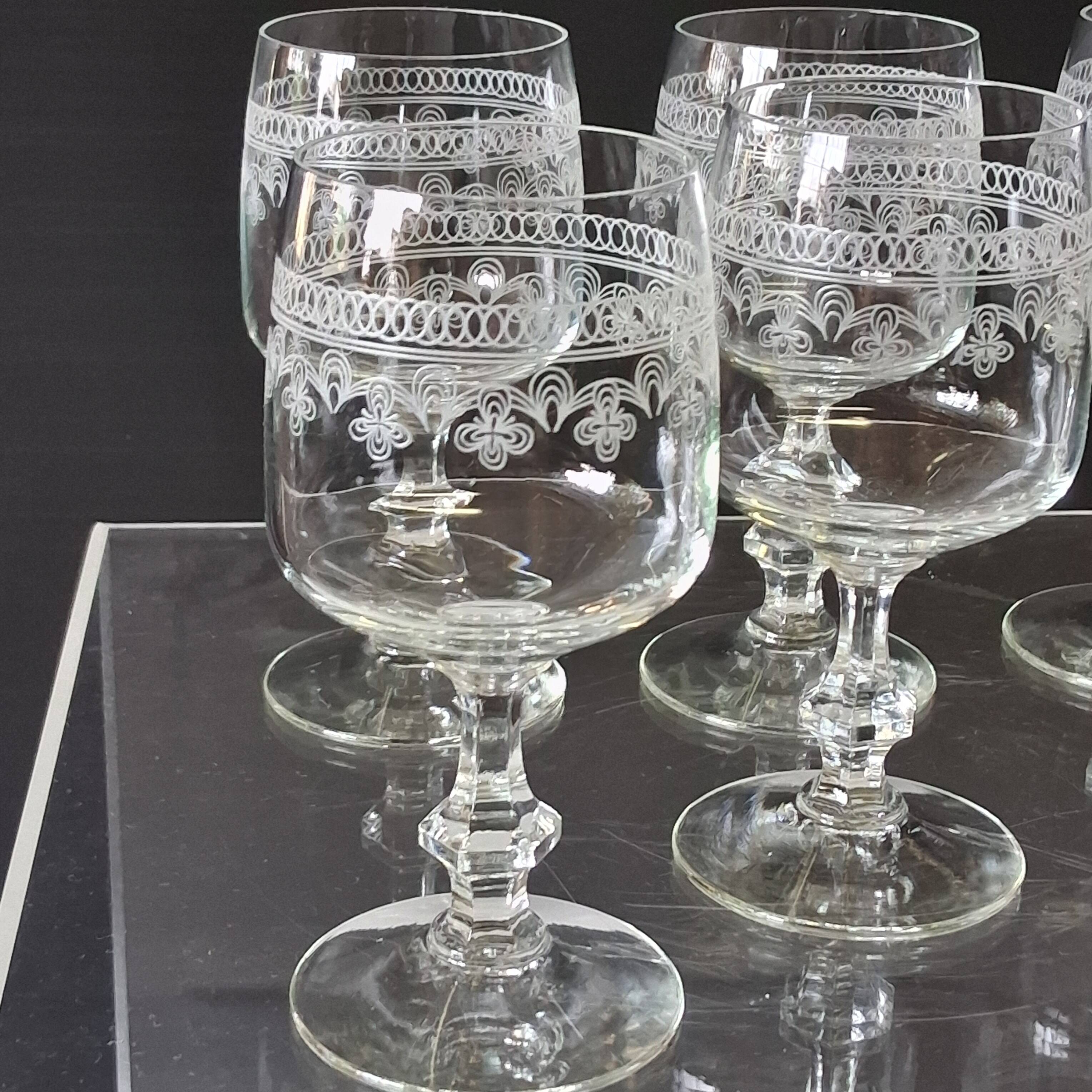 6 printed stem glasses for port/digestif in good condition.