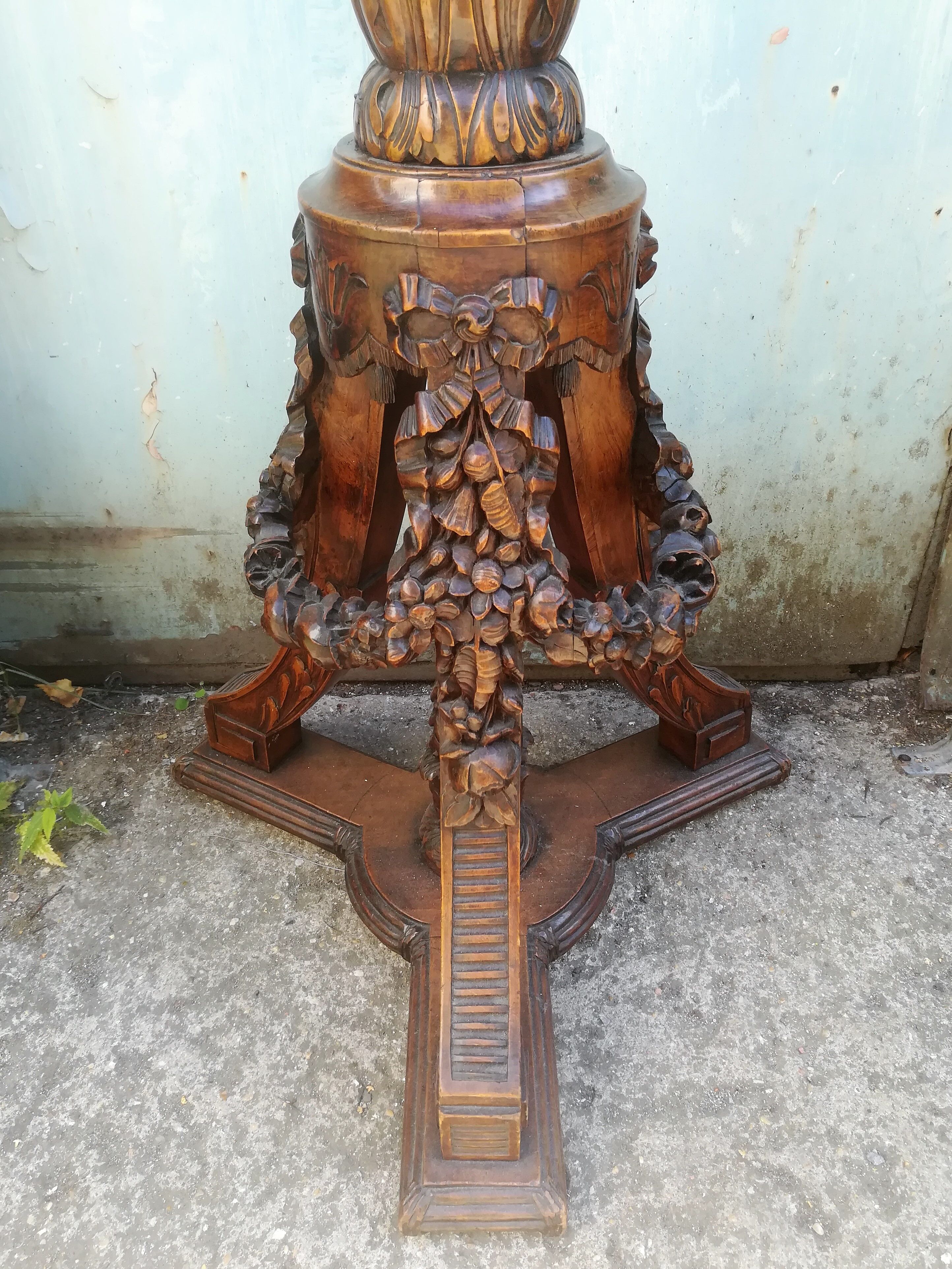 Lampadaire style Louis XVI en noyer
