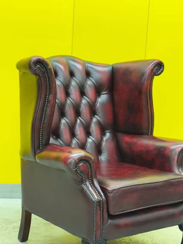 Fauteuil chesterfield en cuir bourgogne avec accoudoirs (Le prix est pour un)