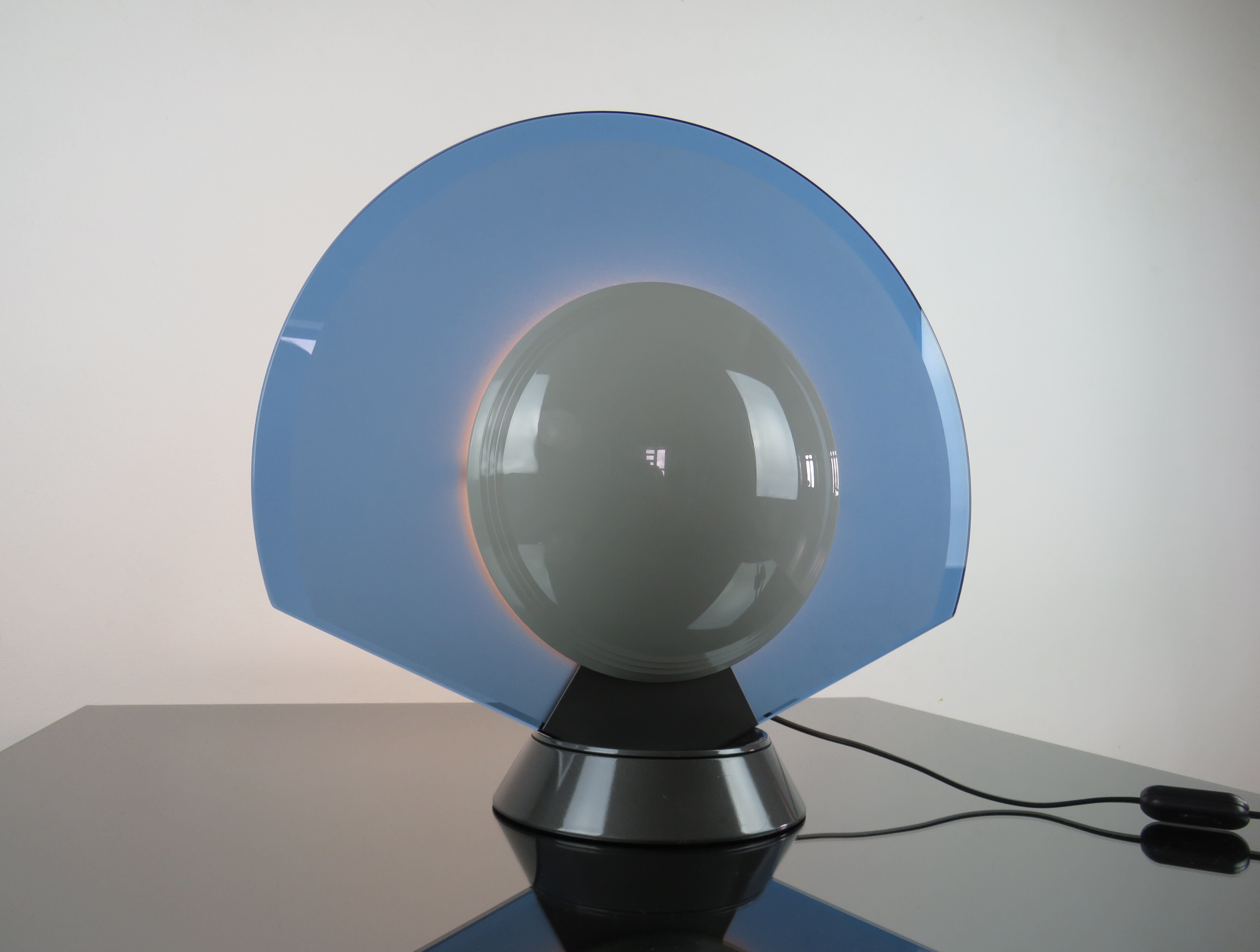 Arteluce mod turntable lamp. tikal 1555 designer pier giuseppe ramella (1985)
