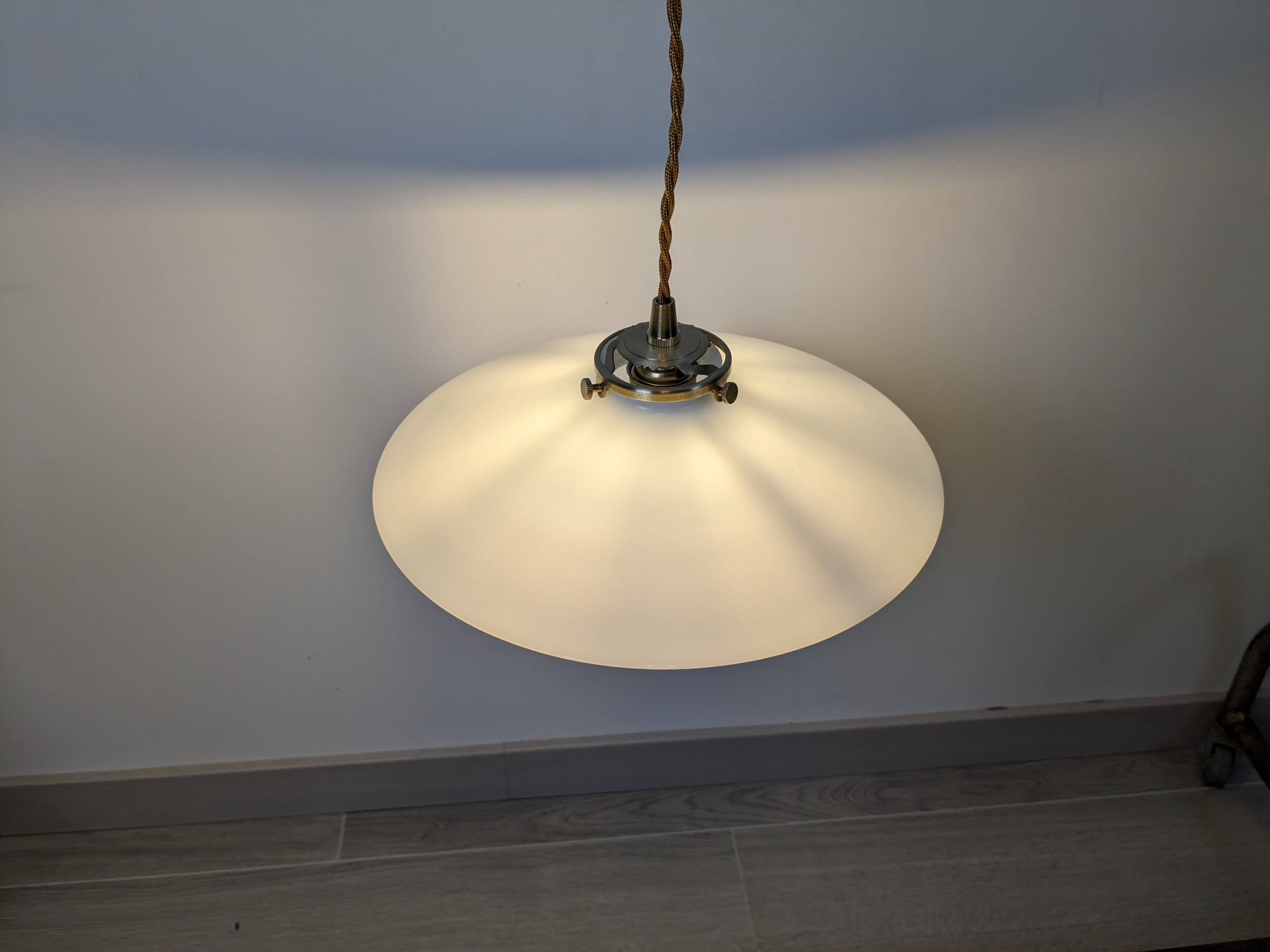 Suspension vintage en opaline blanche