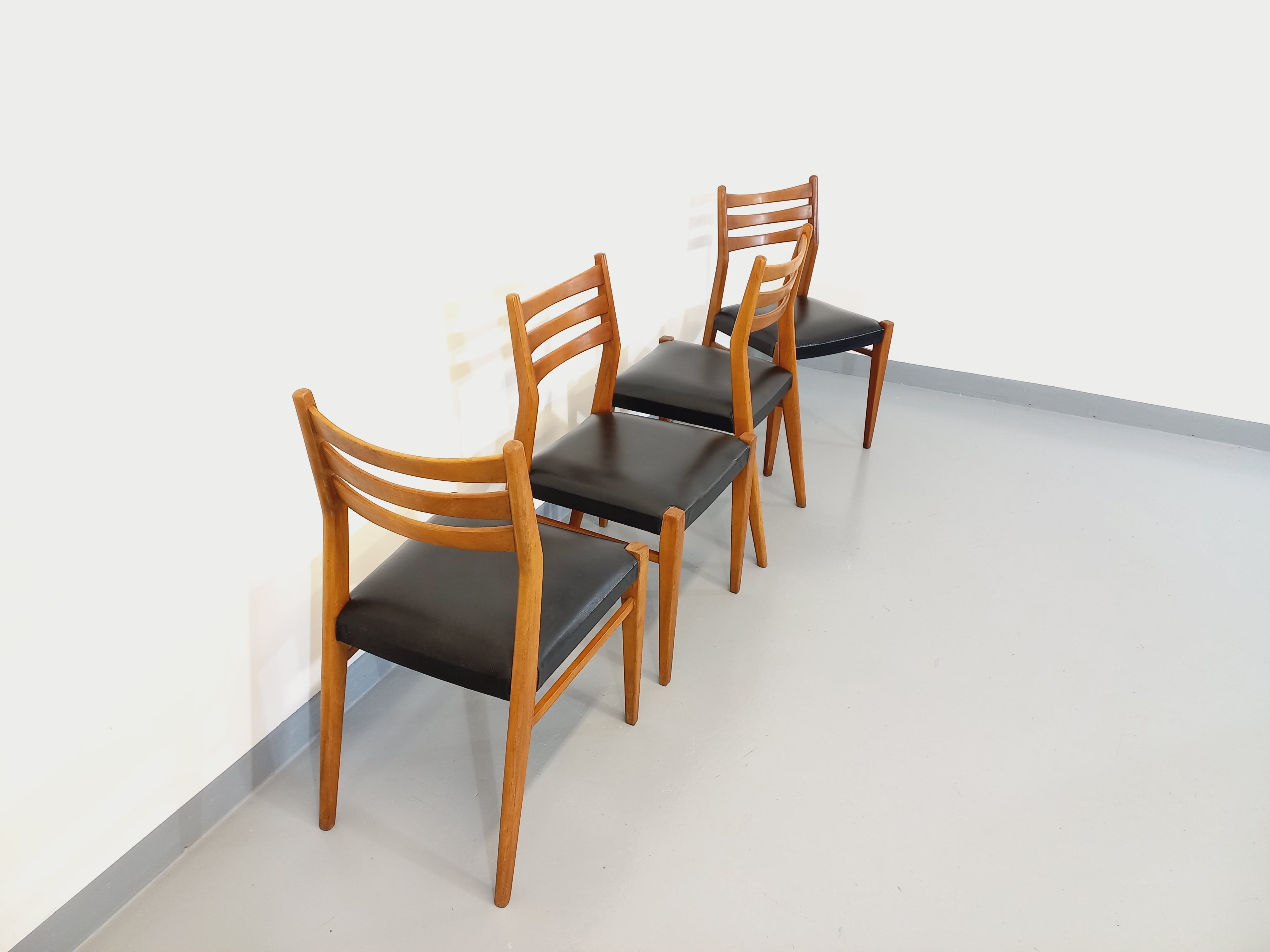 Suite of 4 scandinavian wooden chairs and skai from the 50/60s