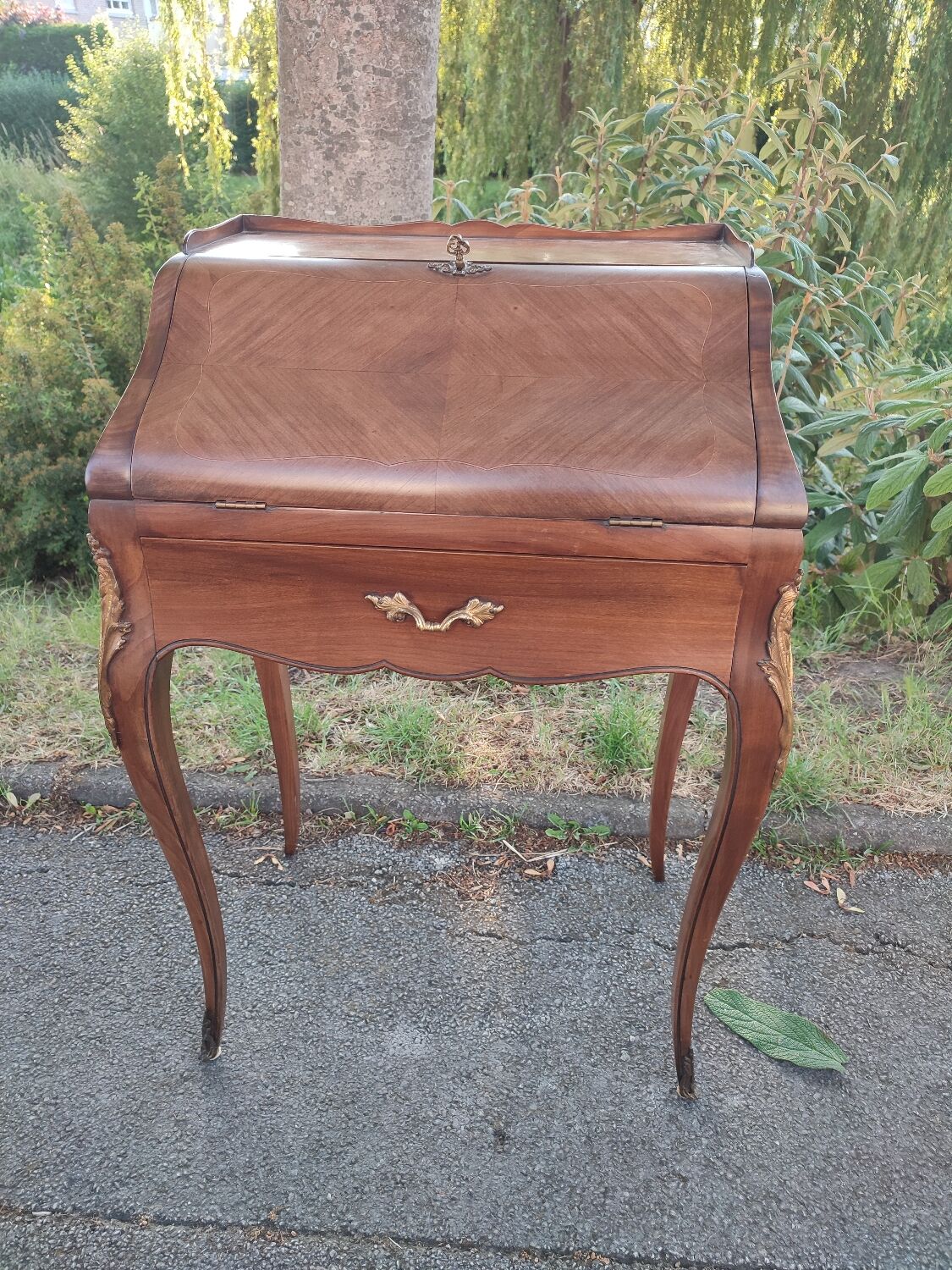 Slope office, speed bump secretary