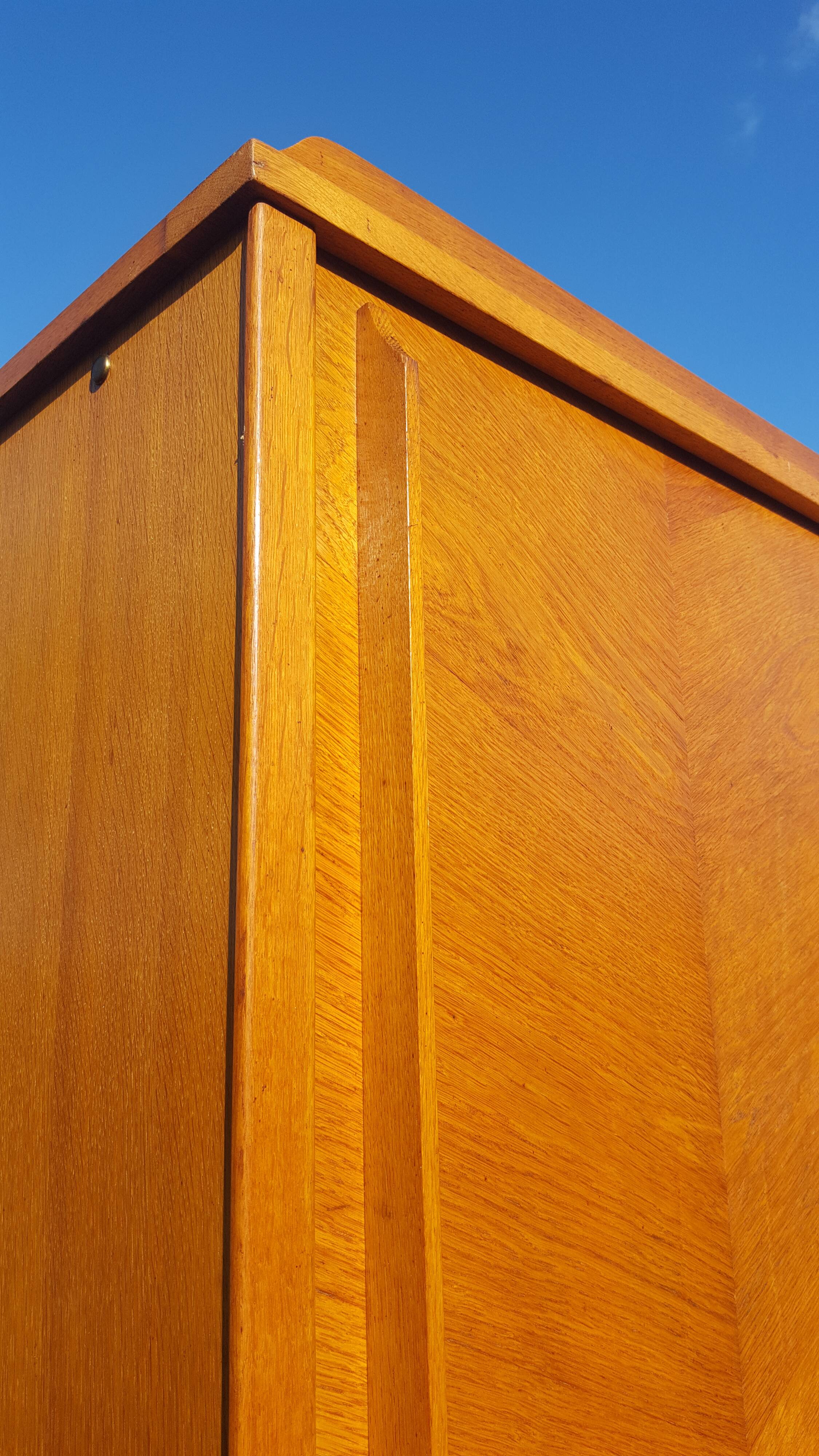 Scandinavian wardrobe foot compas vintage