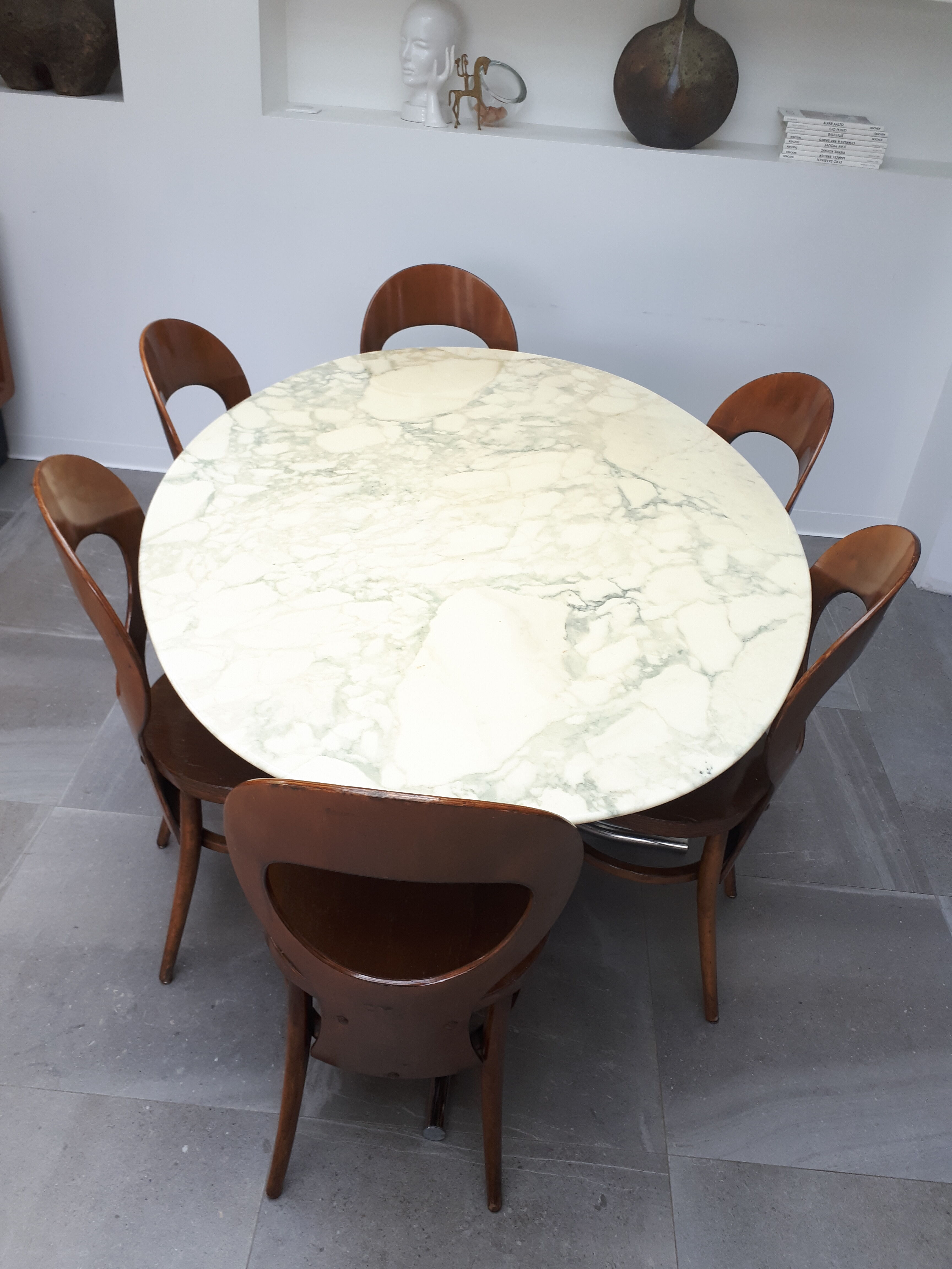 Marble table of the 70s at Roche Bobois