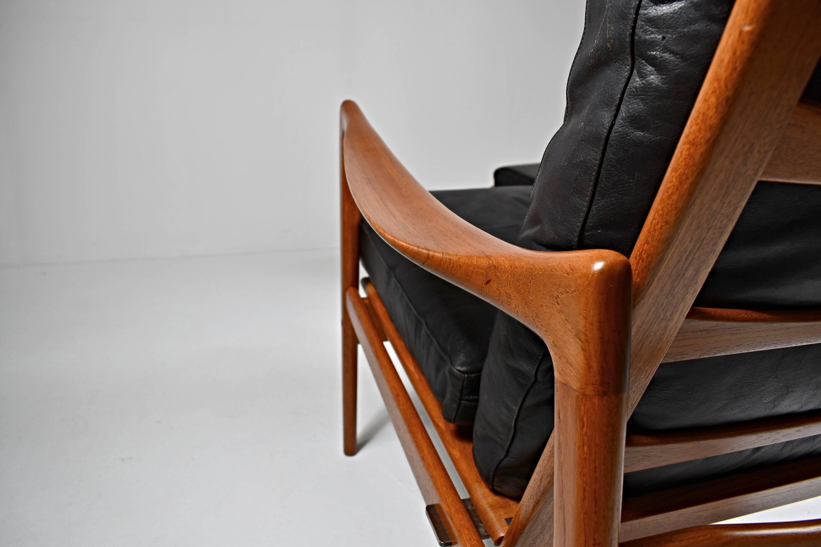 Fauteuil et repose-pieds par Ib Kofod-Larsen pour OPE, Suède