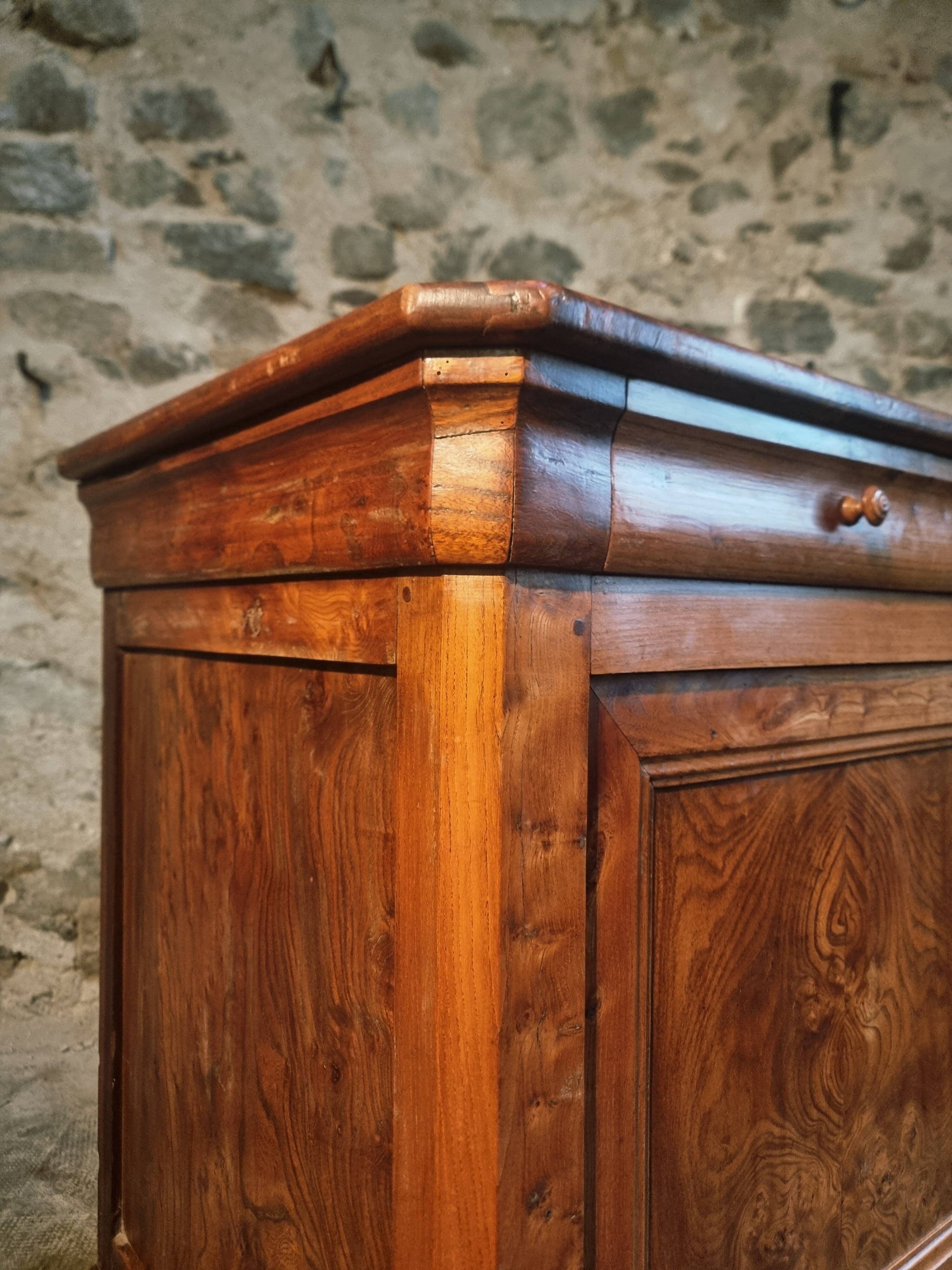 French buffet from the 19th century in elm with drawers – Louis Philippe period