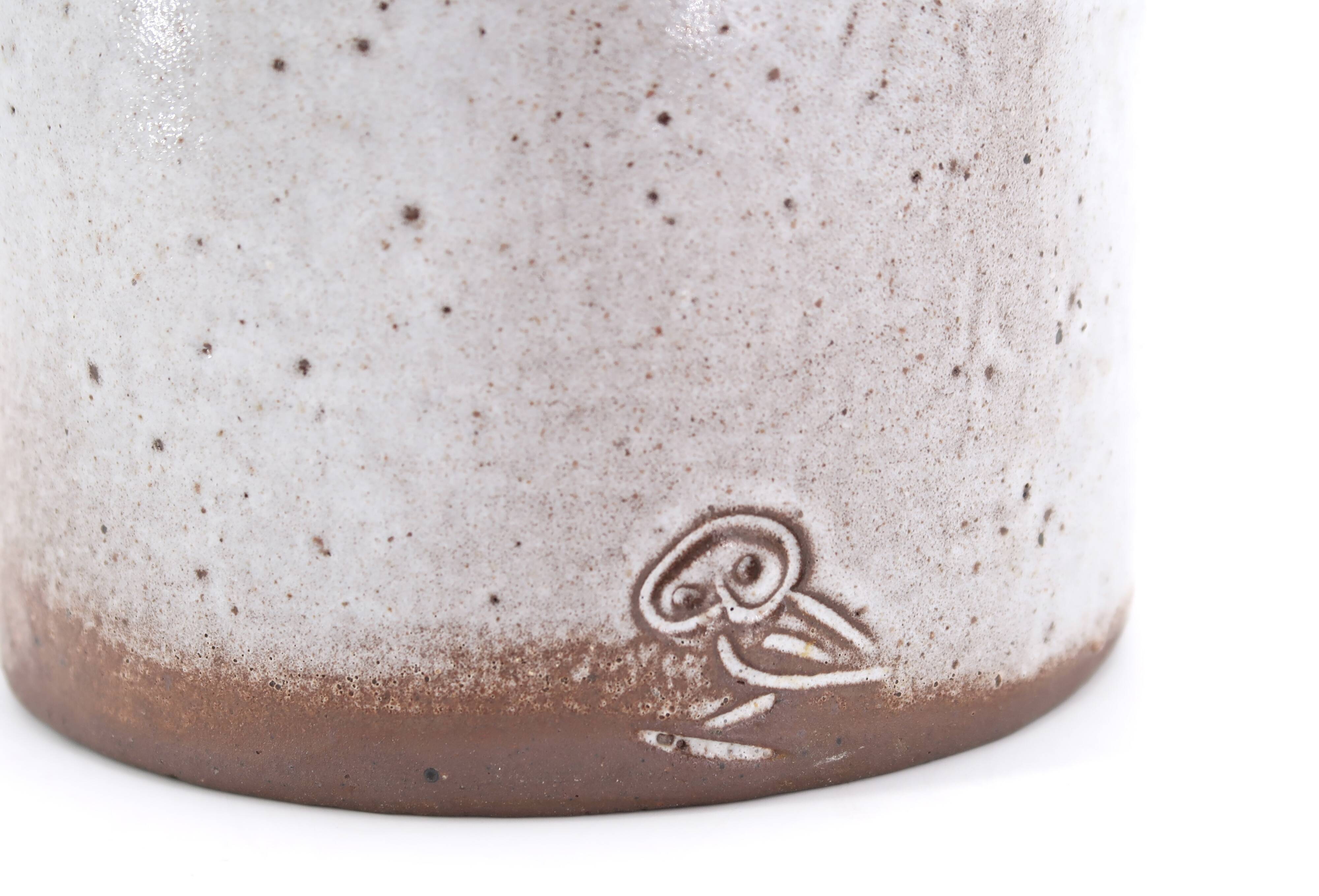 Pichet blanc en grès de Jeanne et Norbert Pierlot