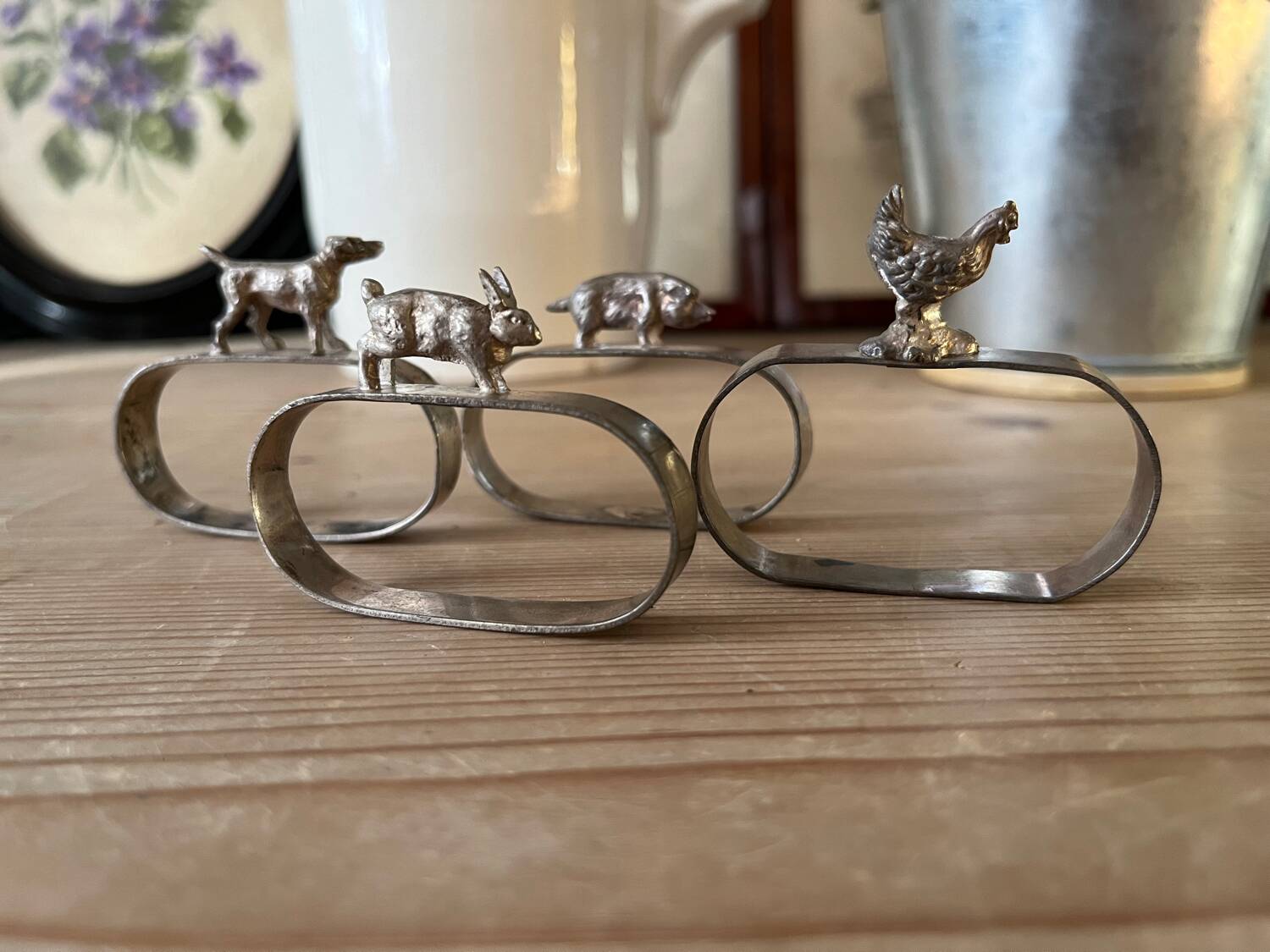 Animal motif napkin rings