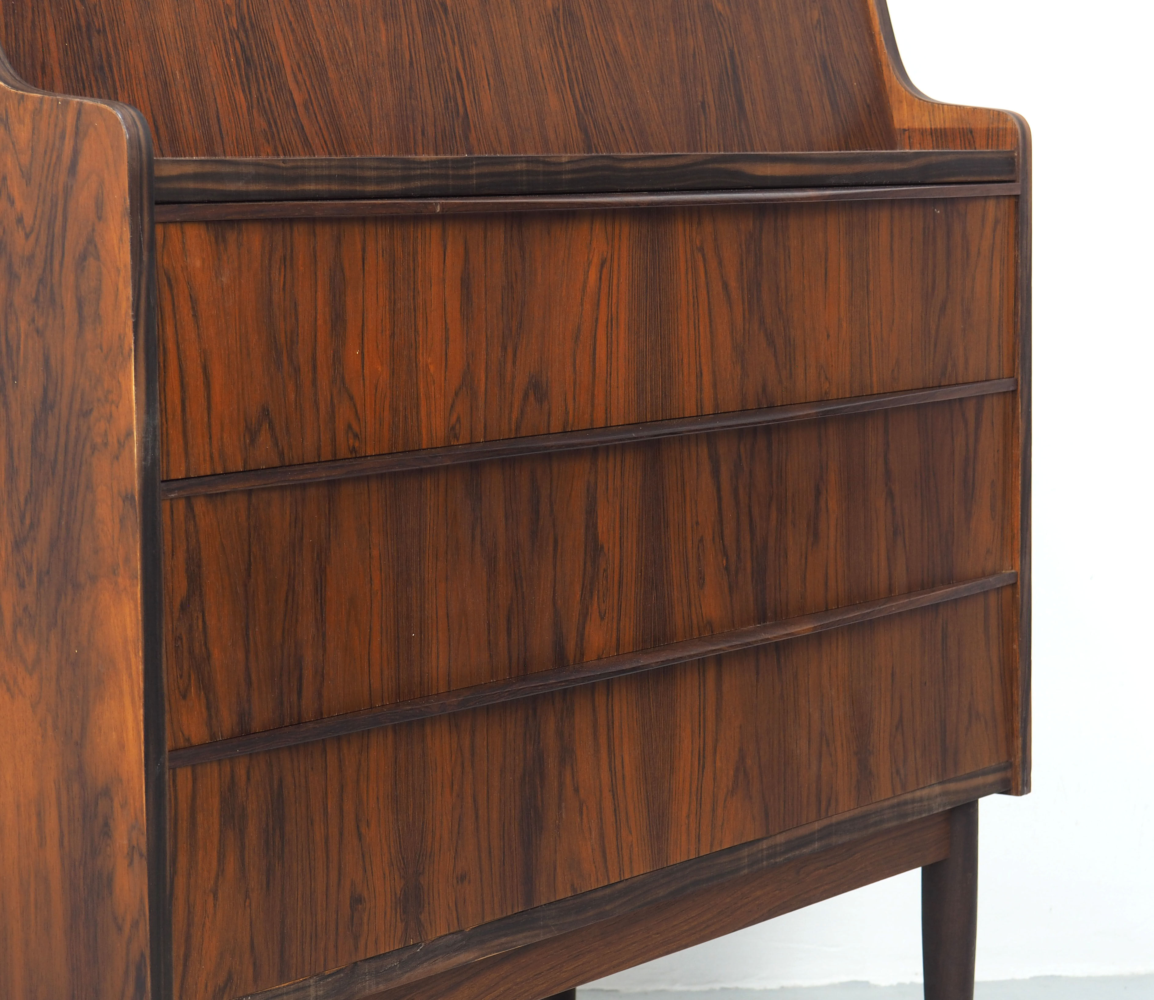 Secretaire danois de bois de rose de conception, années 60