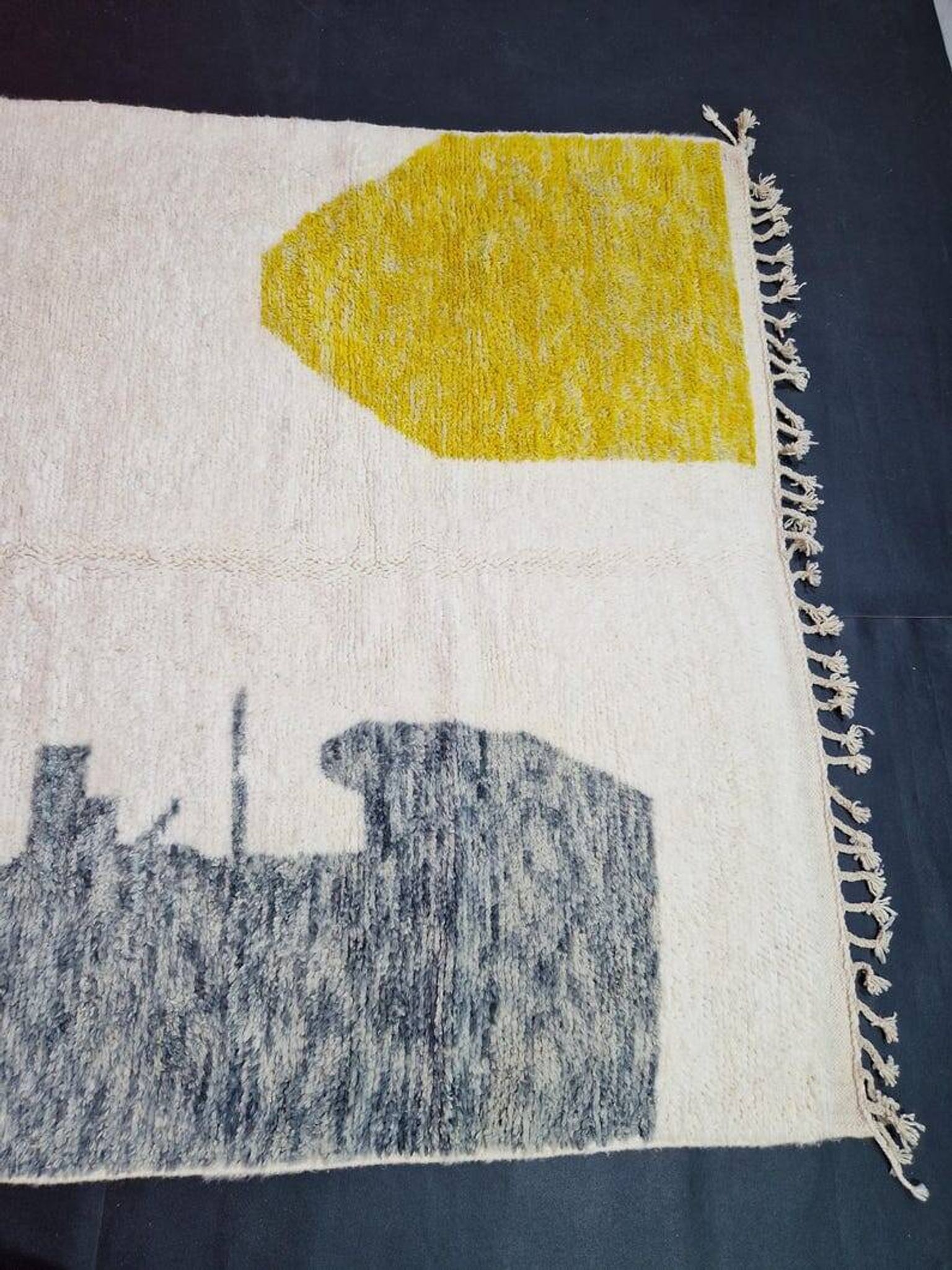Large handmade traditional Berber rug 3/4 m