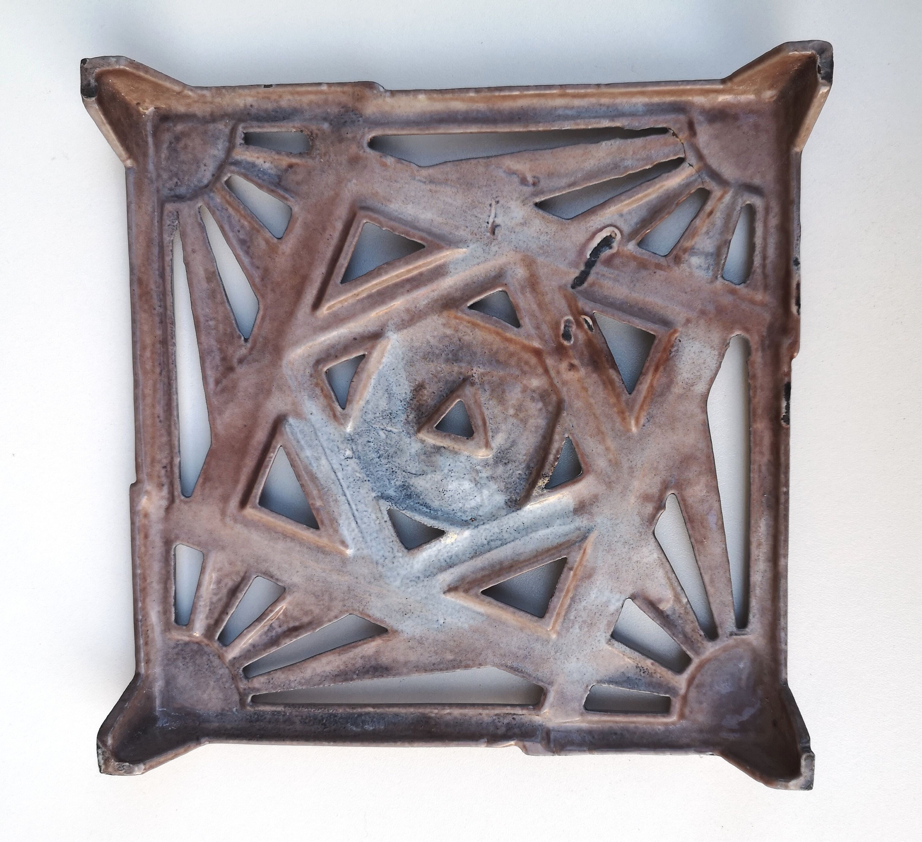 Art Deco trivia in enamelled cast iron