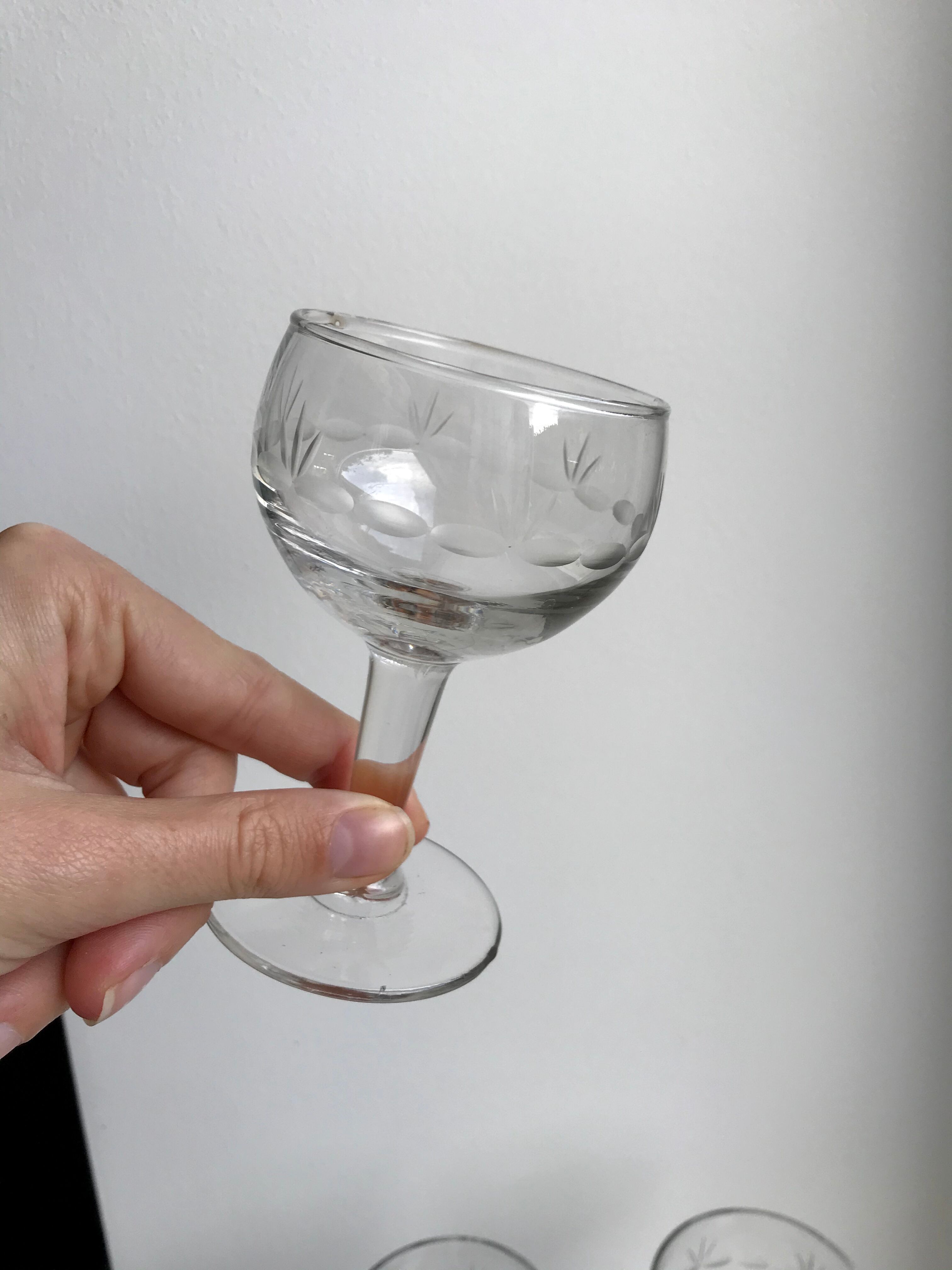 Set of 8 crystal wine glasses engraved 40-50s