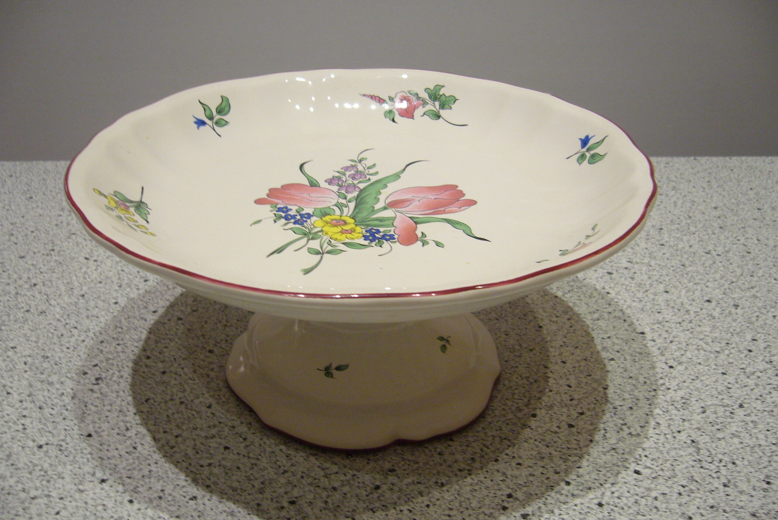 Lunéville's fruit-footed cup or earthenware cakes