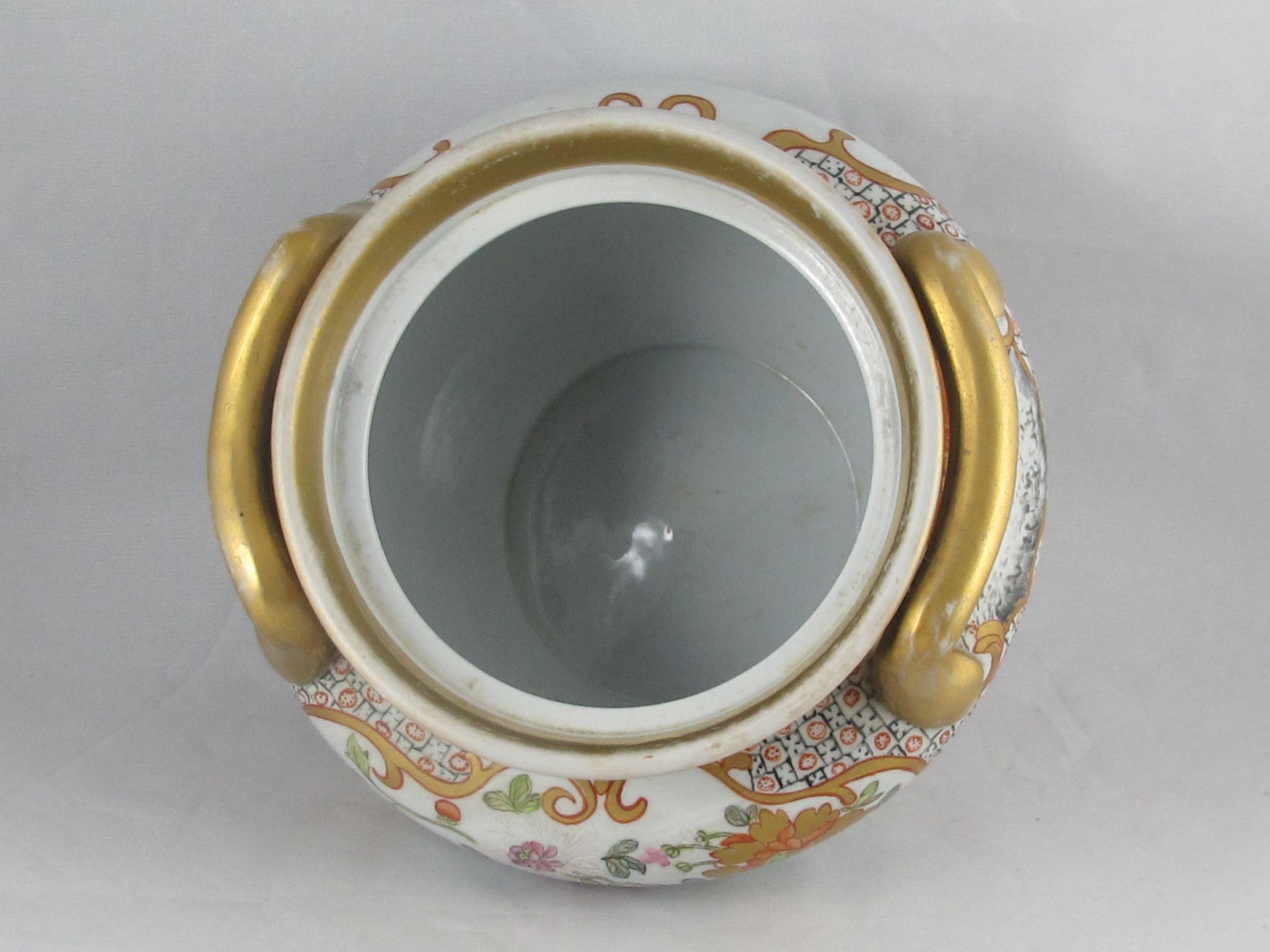 Old pink family style porcelain pot or vase with mandarin decoration, samson, paris