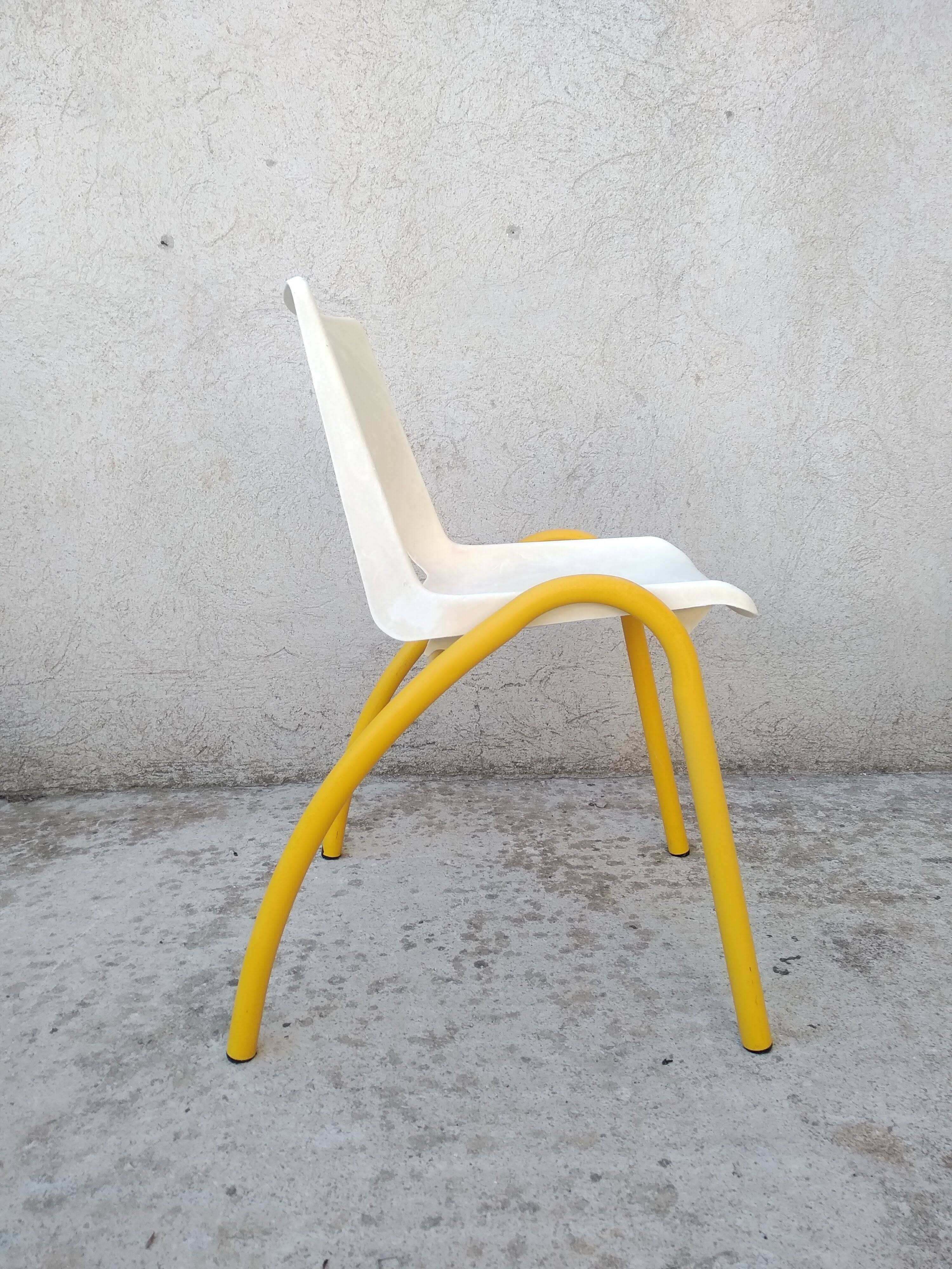 Chaise d'école vintage